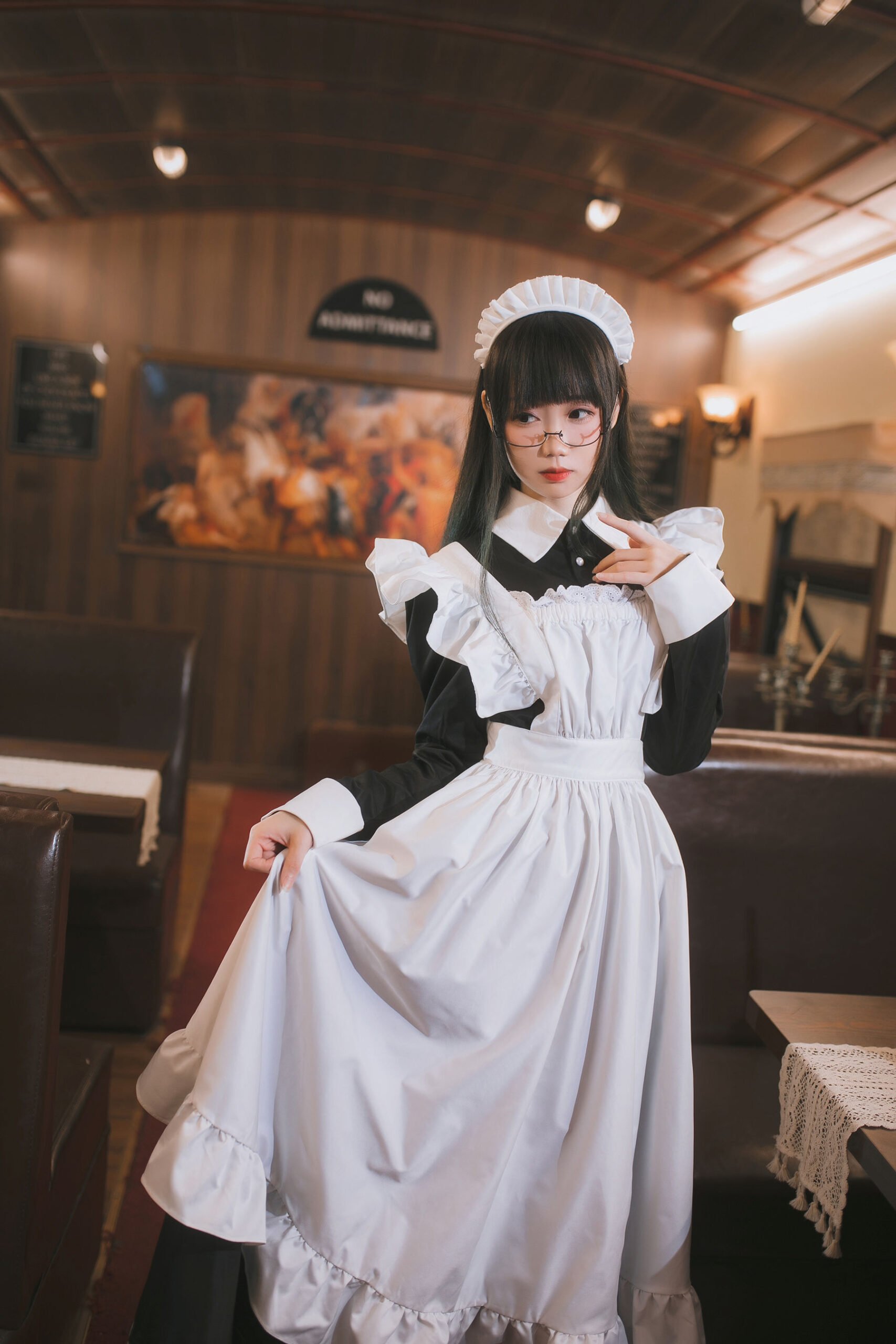 焖焖碳 – 女仆装Cosplay写真 甜美可爱女仆造型