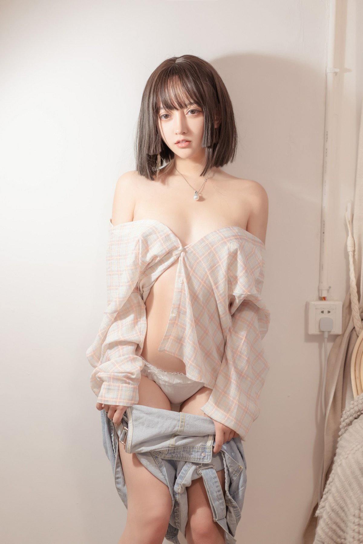 过期米线线喵 背带裤cosplay写真 二次元少女日常风