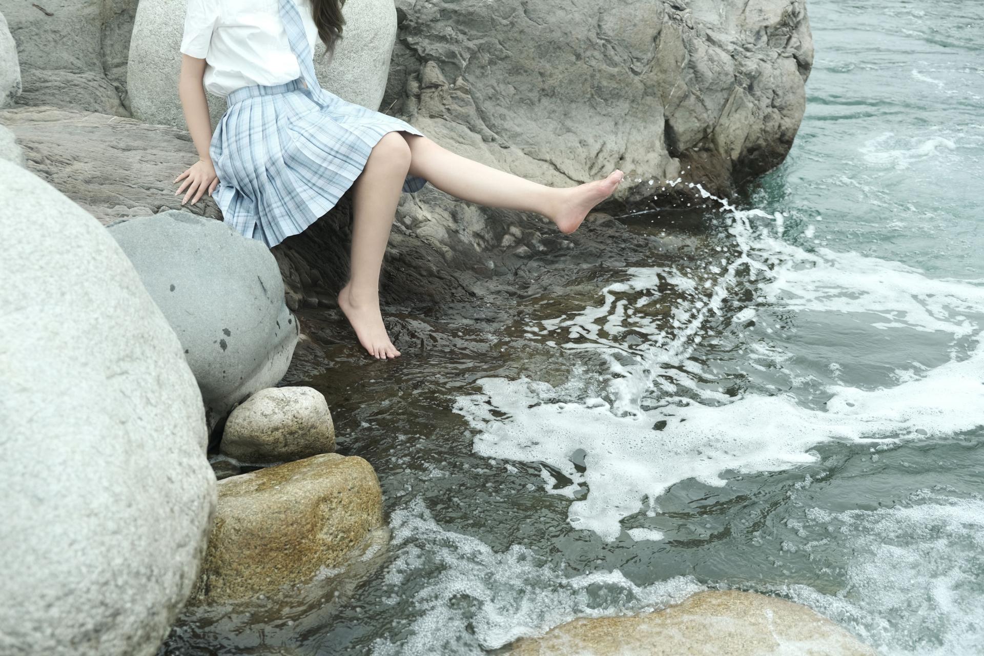 eloise软软 河边JK少女写真 清新制服cosplay摄影插图 eloise软软 河边JK少女写真 清新制服cosplay摄影插图