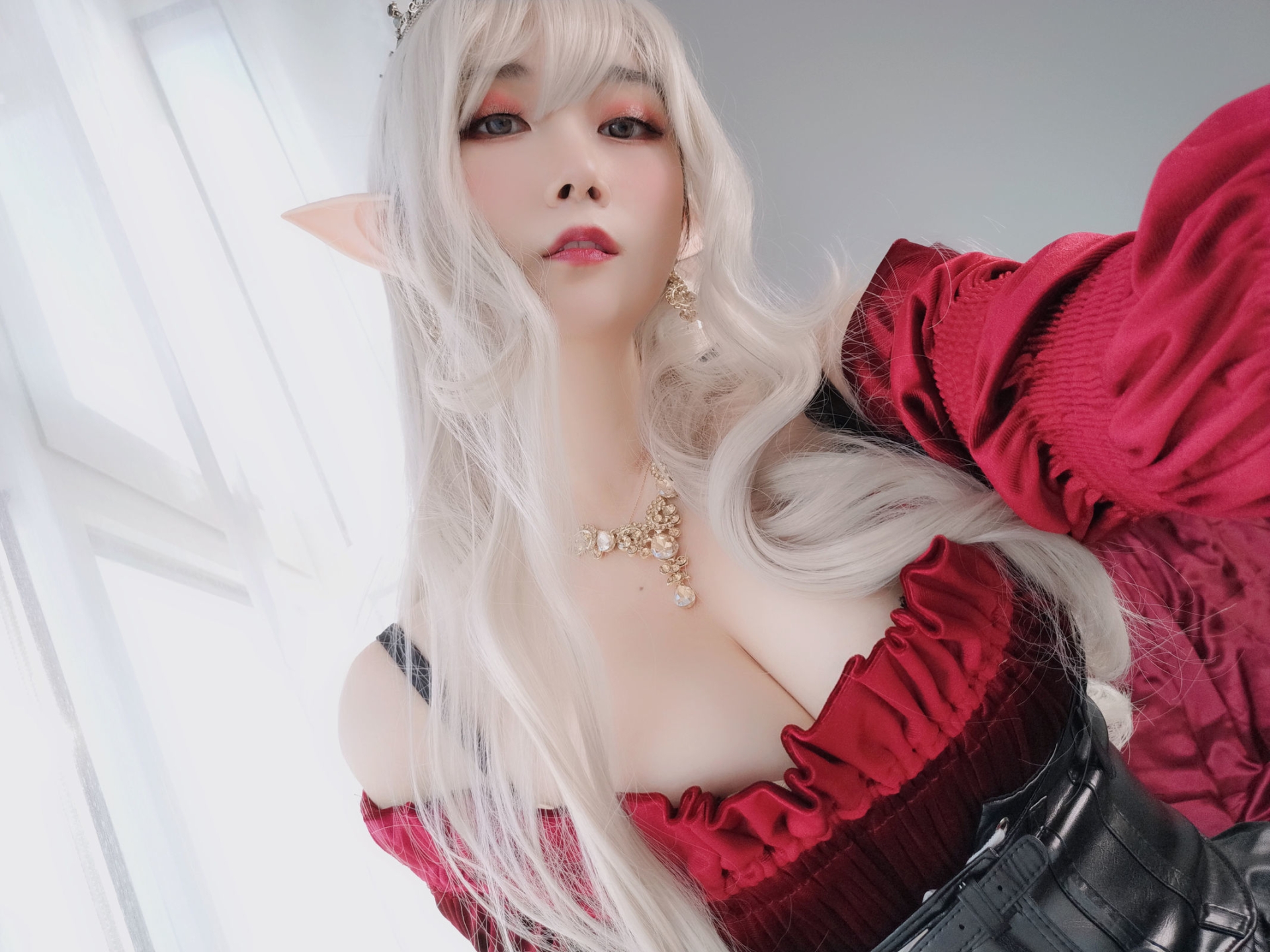 Coser白银 – 皇家吸血鬼cosplay写真 哥特风暗黑系摄影插图 Coser白银 – 皇家吸血鬼cosplay写真 哥特风暗黑系摄影插图