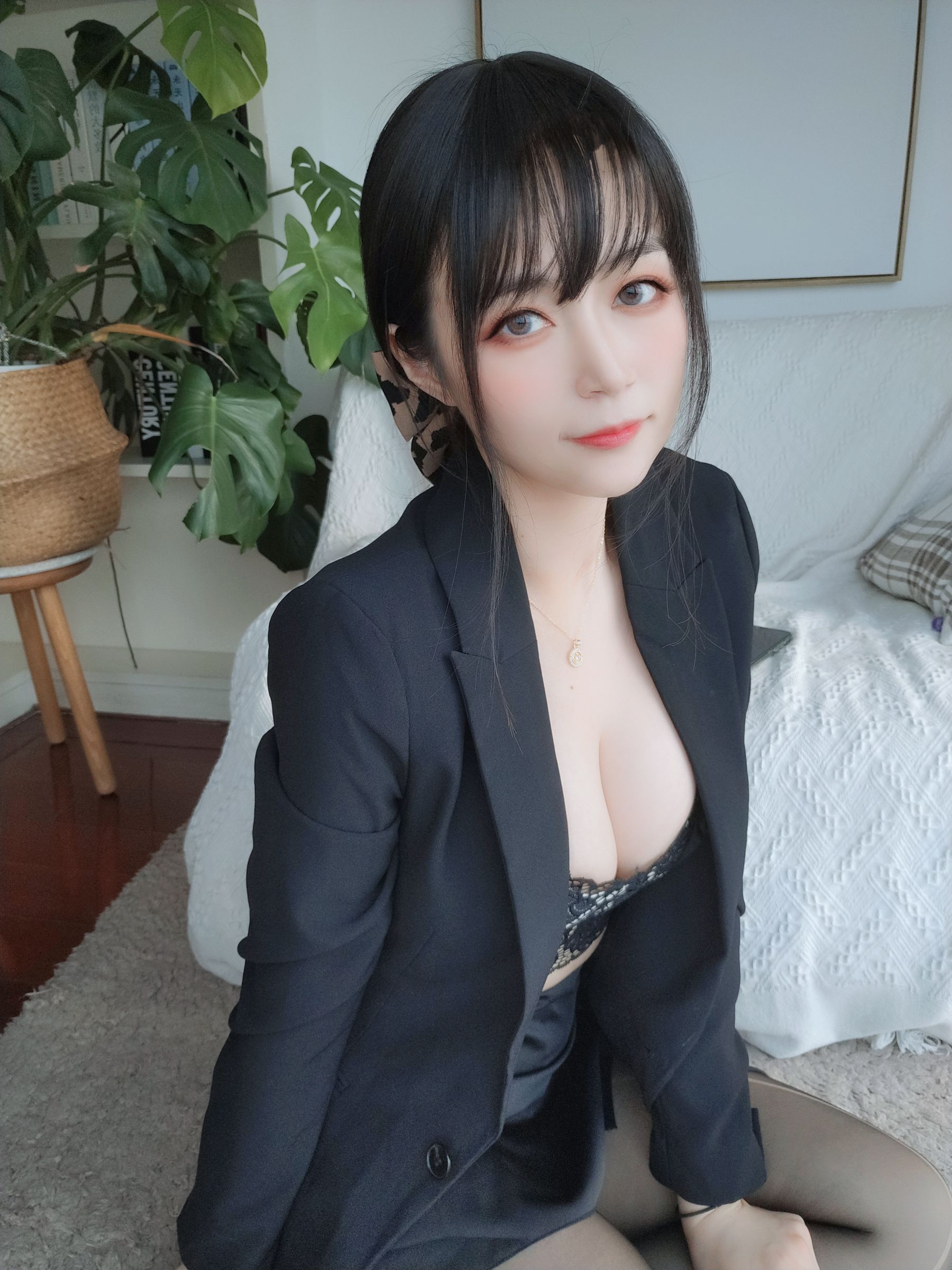 Coser小姐姐白银 – 西服写真 性感制服诱惑插图