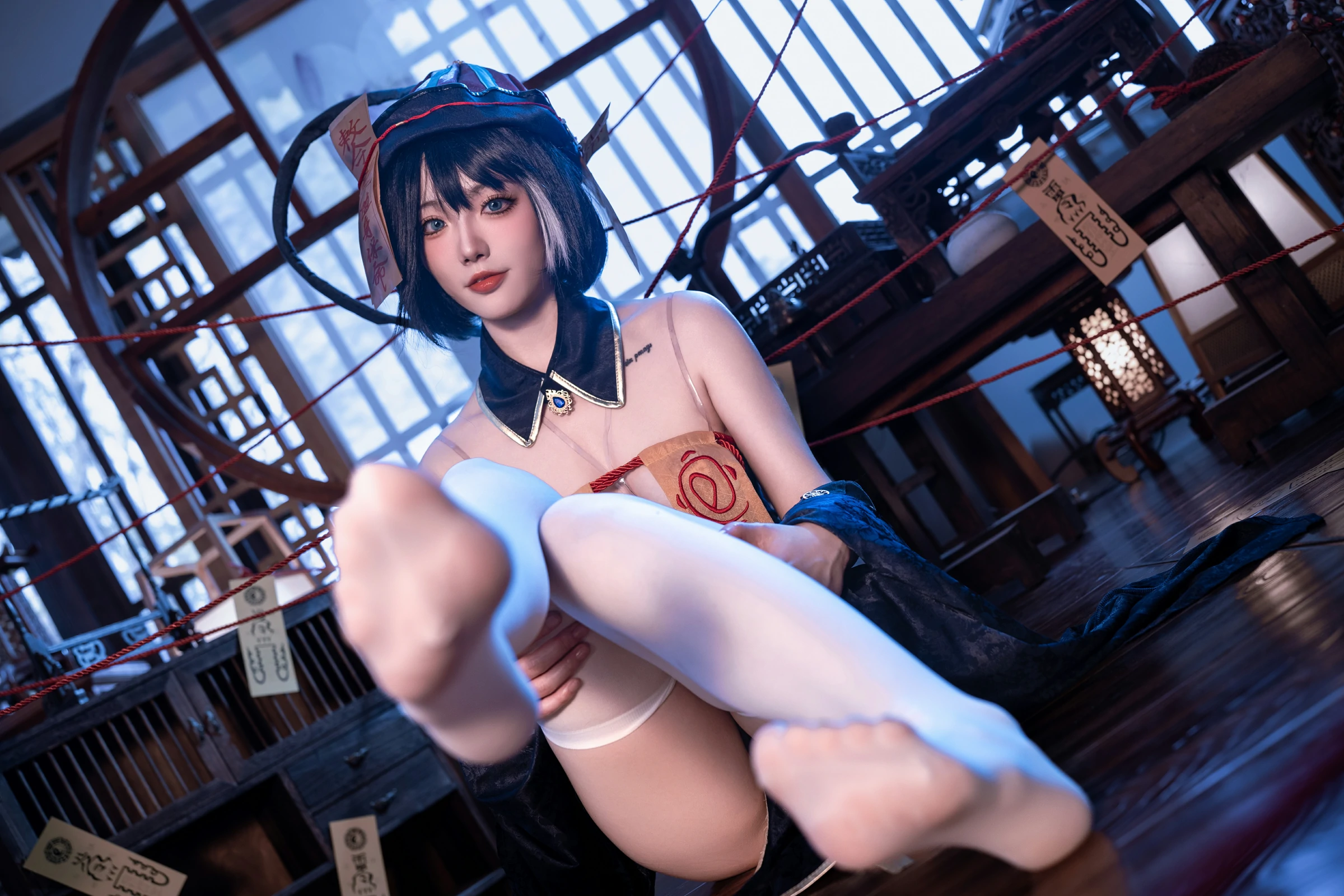 桃良阿宅 华甲小僵尸cosplay 僵尸少女写真 国风恐怖主题摄影插图 桃良阿宅 华甲小僵尸cosplay 僵尸少女写真 国风恐怖主题摄影插图