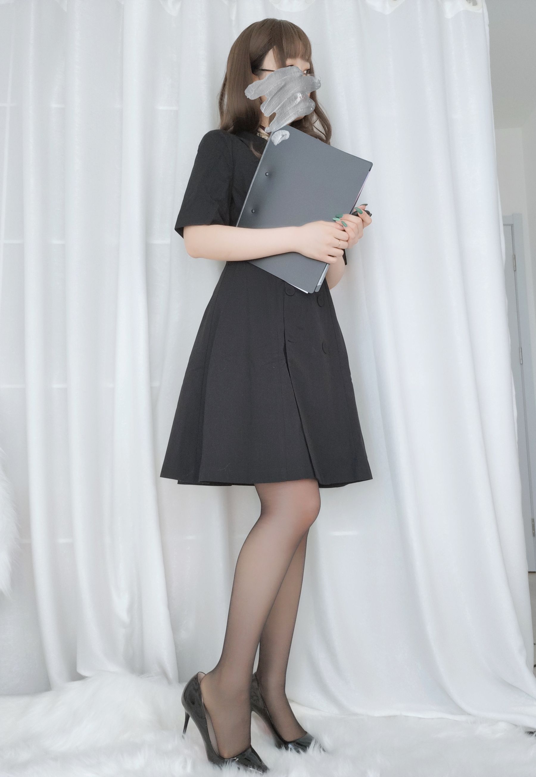 Coser小姐姐白银 – OL制服下的性感内衣写真插图