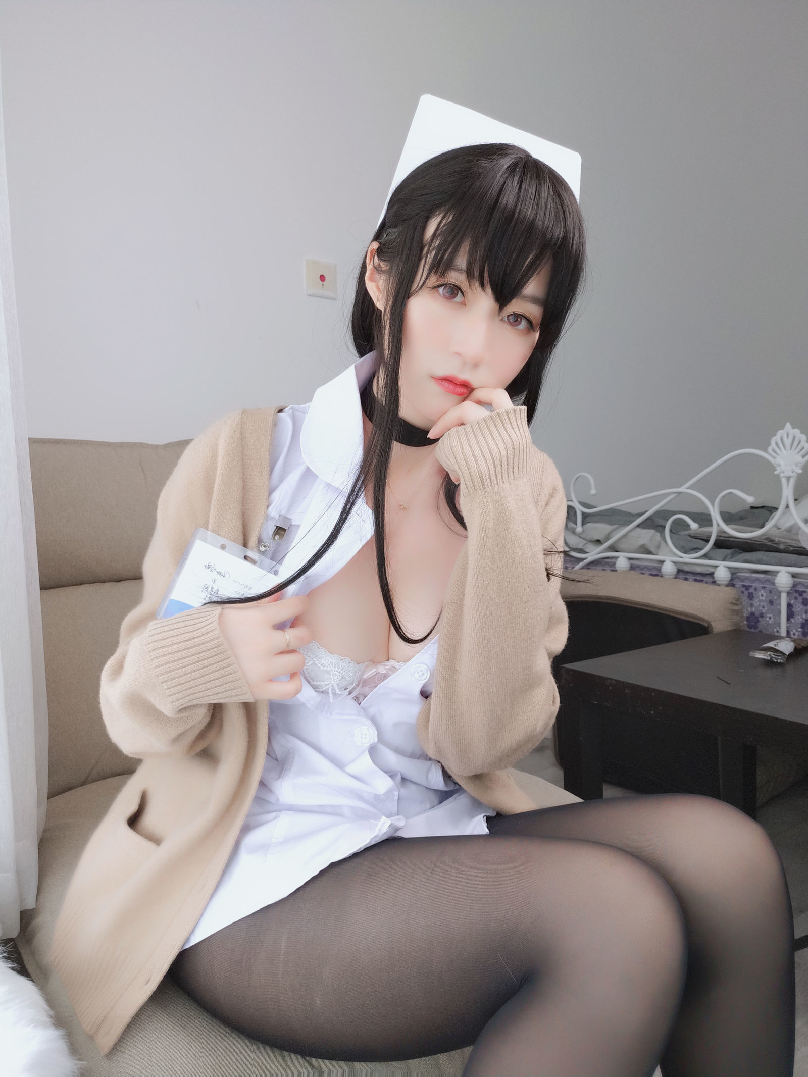 Coser小姐姐白银 – 长发小护士装 Cosplay写真集插图 Coser小姐姐白银 – 长发小护士装 Cosplay写真集插图