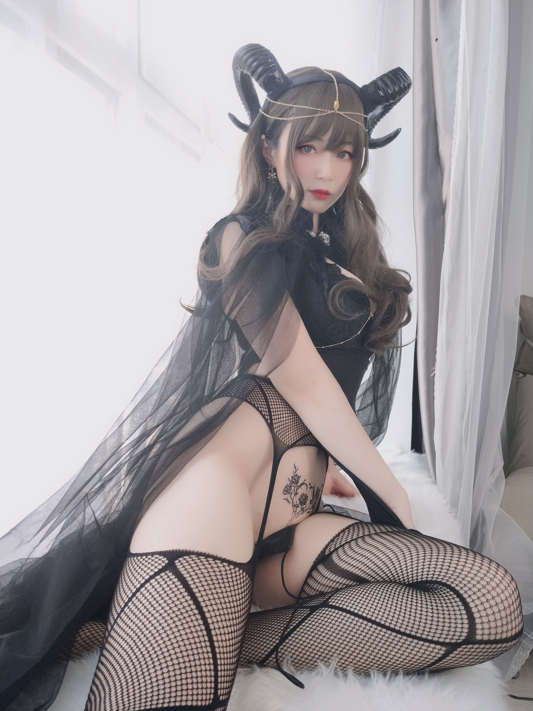 Coser小姐姐白银 – 黑山魅魔 Cosplay 性感写真 暗黑风格插图 Coser小姐姐白银 – 黑山魅魔 Cosplay 性感写真 暗黑风格插图