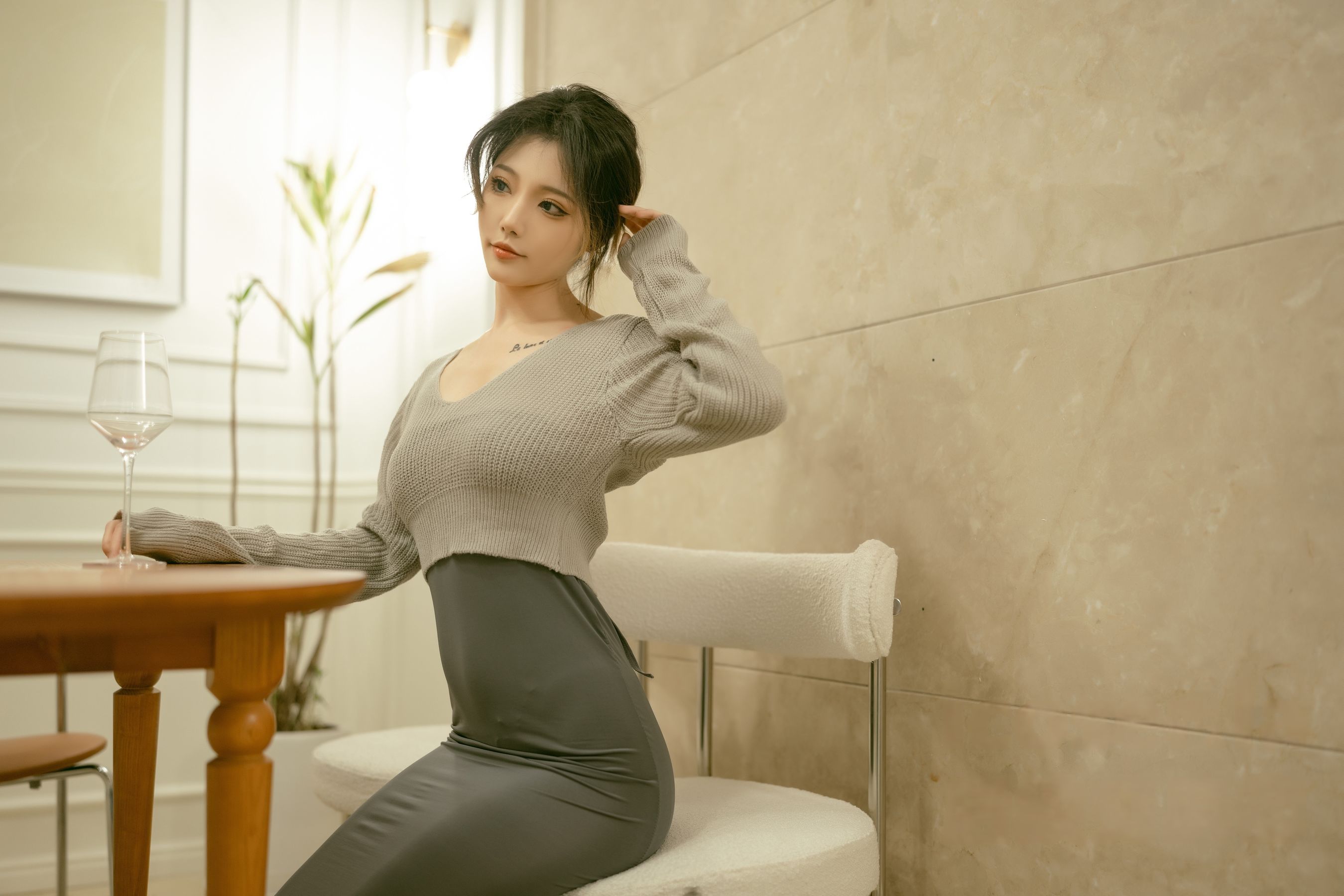 桃良阿宅 – 晚餐后浪漫氛围 慵懒居家风 Cosplay写真插图 桃良阿宅 – 晚餐后浪漫氛围 慵懒居家风 Cosplay写真插图