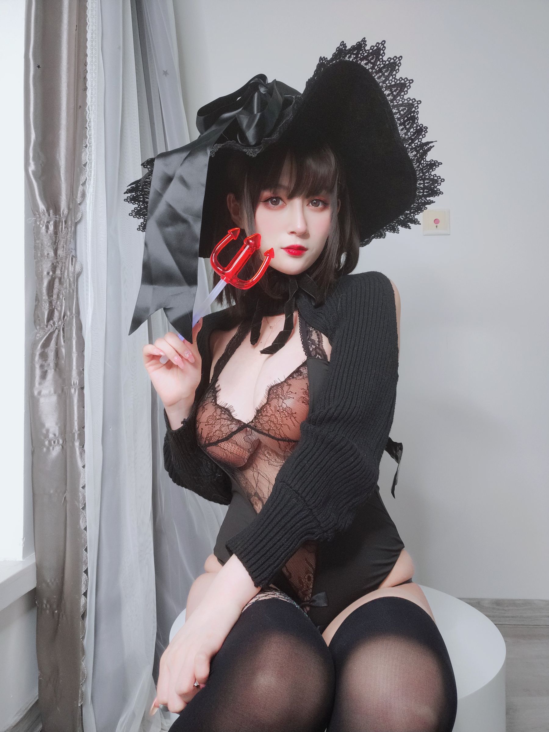 Coser白银 – 柴郡魔女cosplay写真 猫耳女巫魅惑造型插图 Coser白银 – 柴郡魔女cosplay写真 猫耳女巫魅惑造型插图