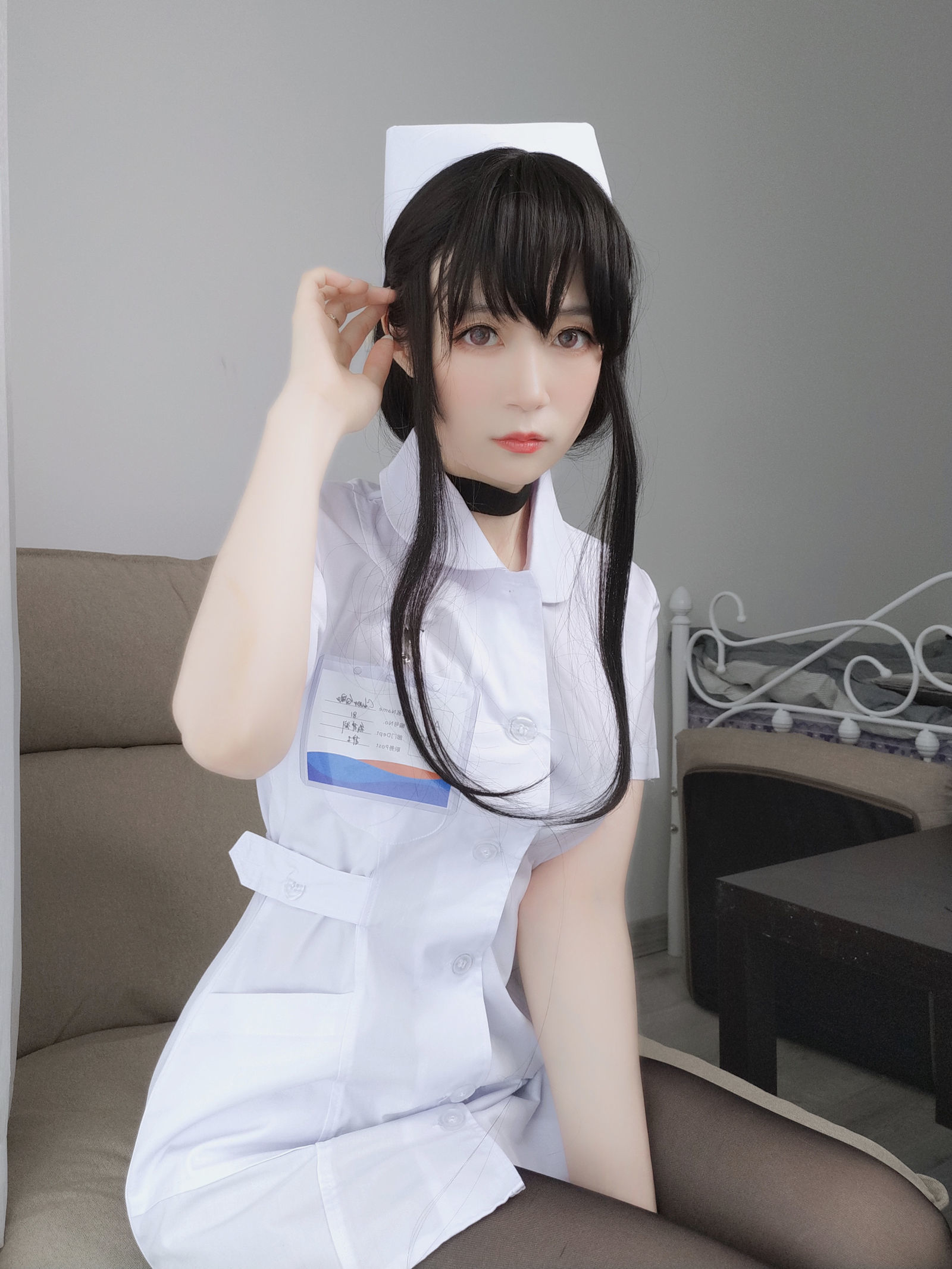 Coser小姐姐白银 – 长发小护士装 Cosplay写真集