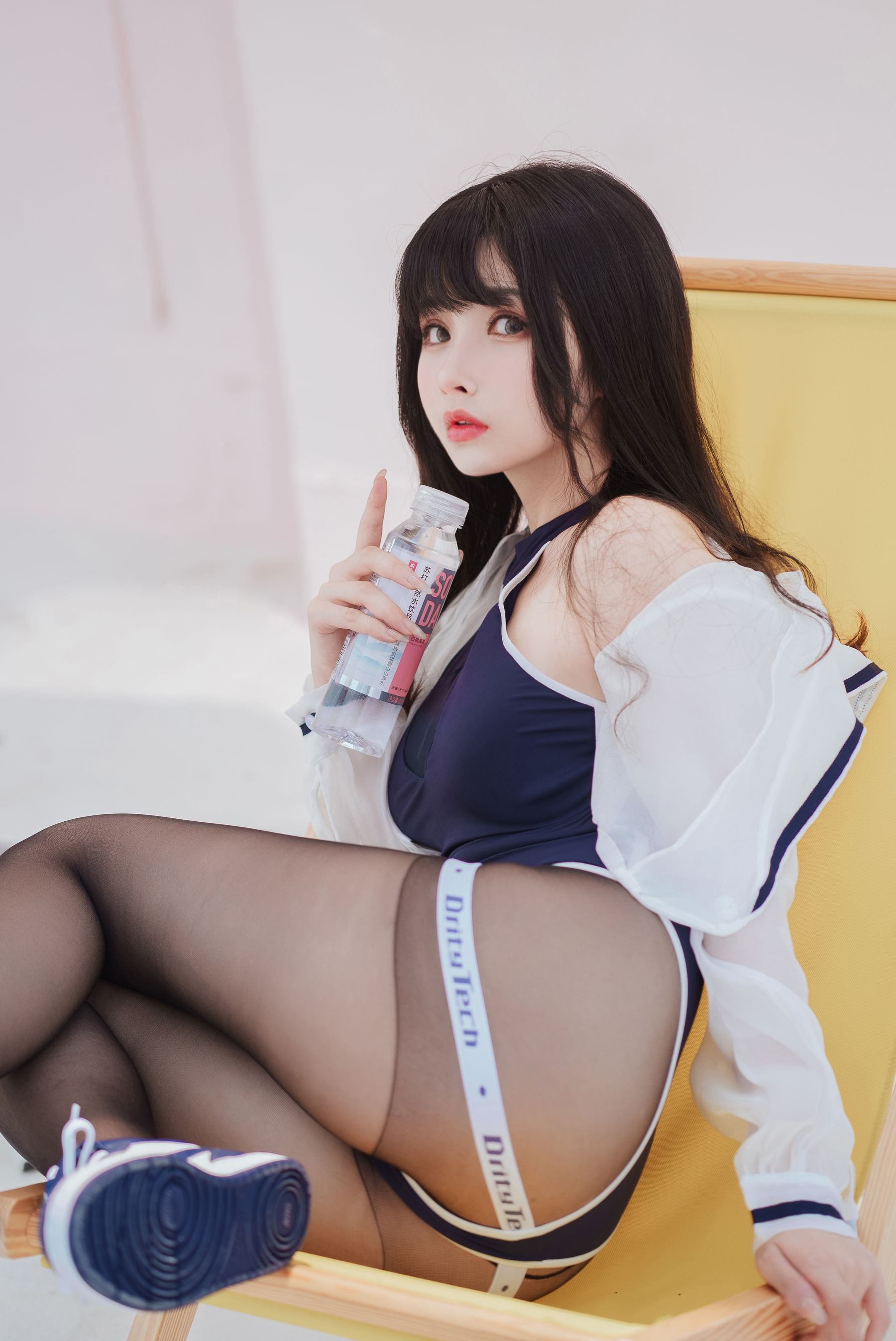 rioko凉凉子天台竞泳写真 Cosplay泳装美少女摄影作品插图