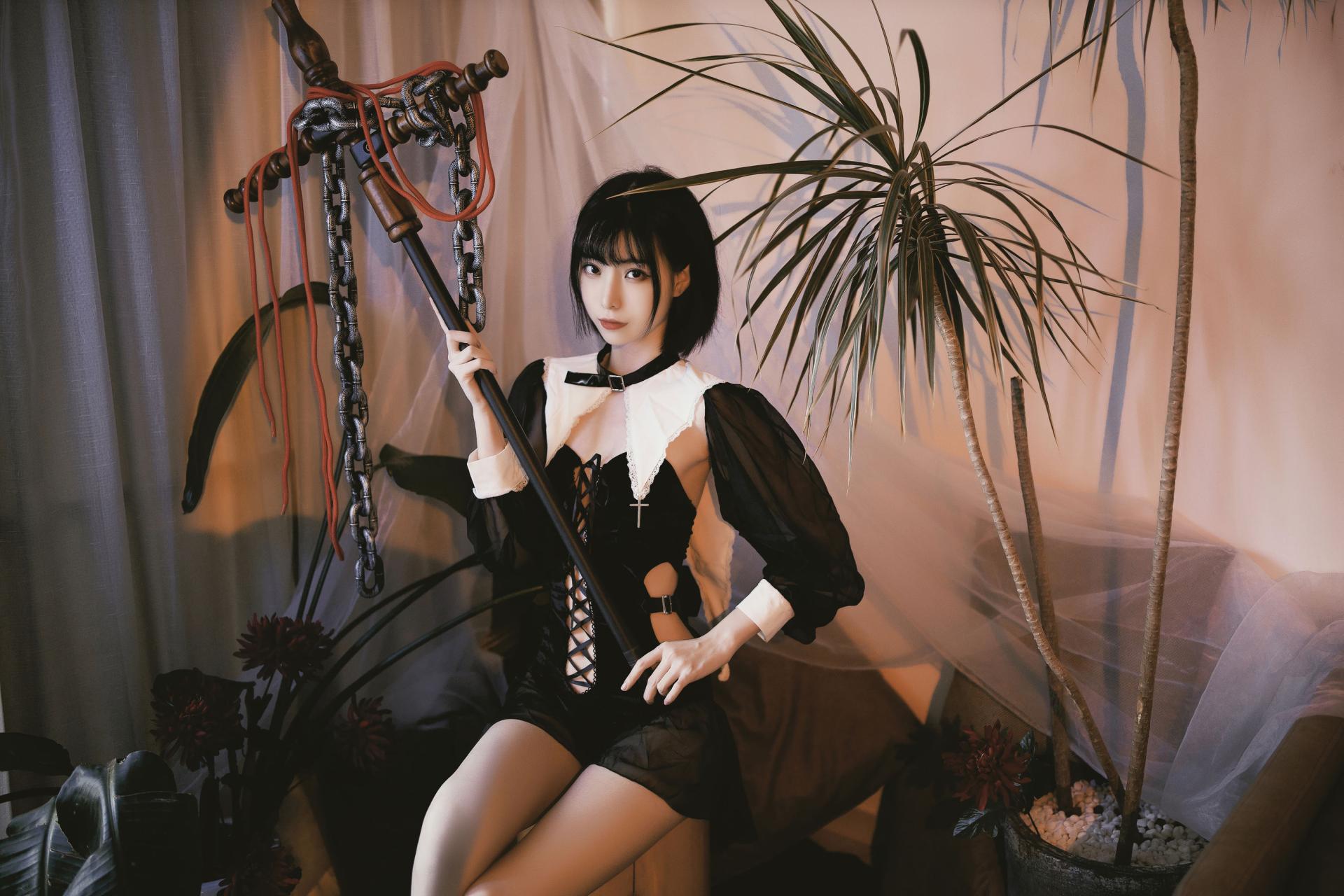 许岚 – 修女角色扮演 神圣与魅惑的视觉盛宴插图 许岚 – 修女角色扮演 神圣与魅惑的视觉盛宴插图