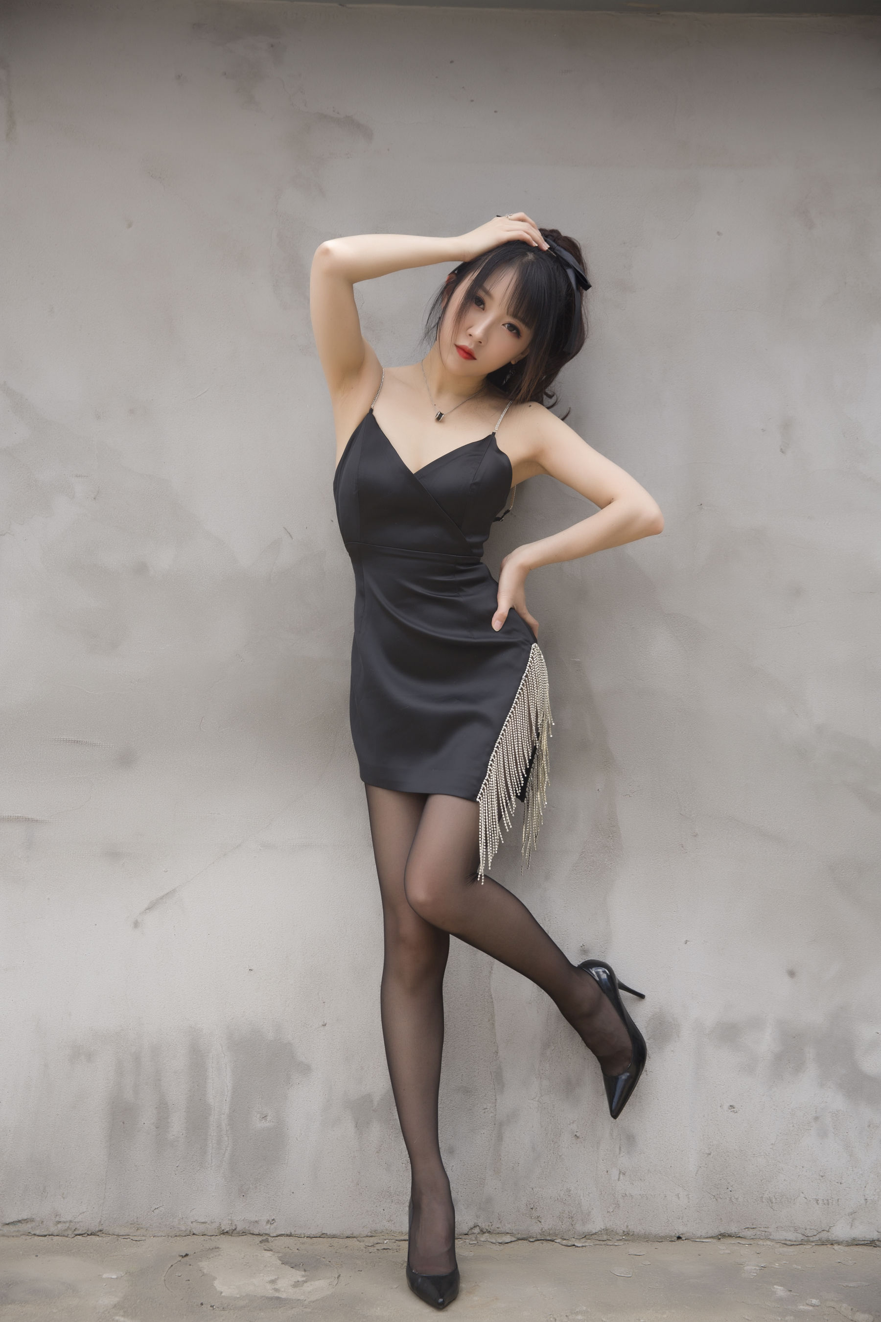 小女巫露娜 – 黑色流苏Cosplay 暗黑魔法师角色扮演 哥特风摄影插图 小女巫露娜 – 黑色流苏Cosplay 暗黑魔法师角色扮演 哥特风摄影插图