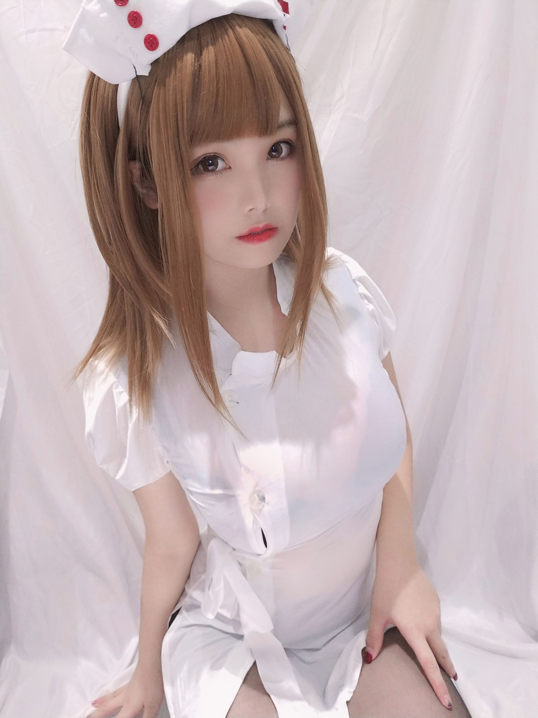 蜜汁猫裘 – 小护士装 Cosplay 写真 性感制服诱惑 高清图集插图 蜜汁猫裘 – 小护士装 Cosplay 写真 性感制服诱惑 高清图集插图