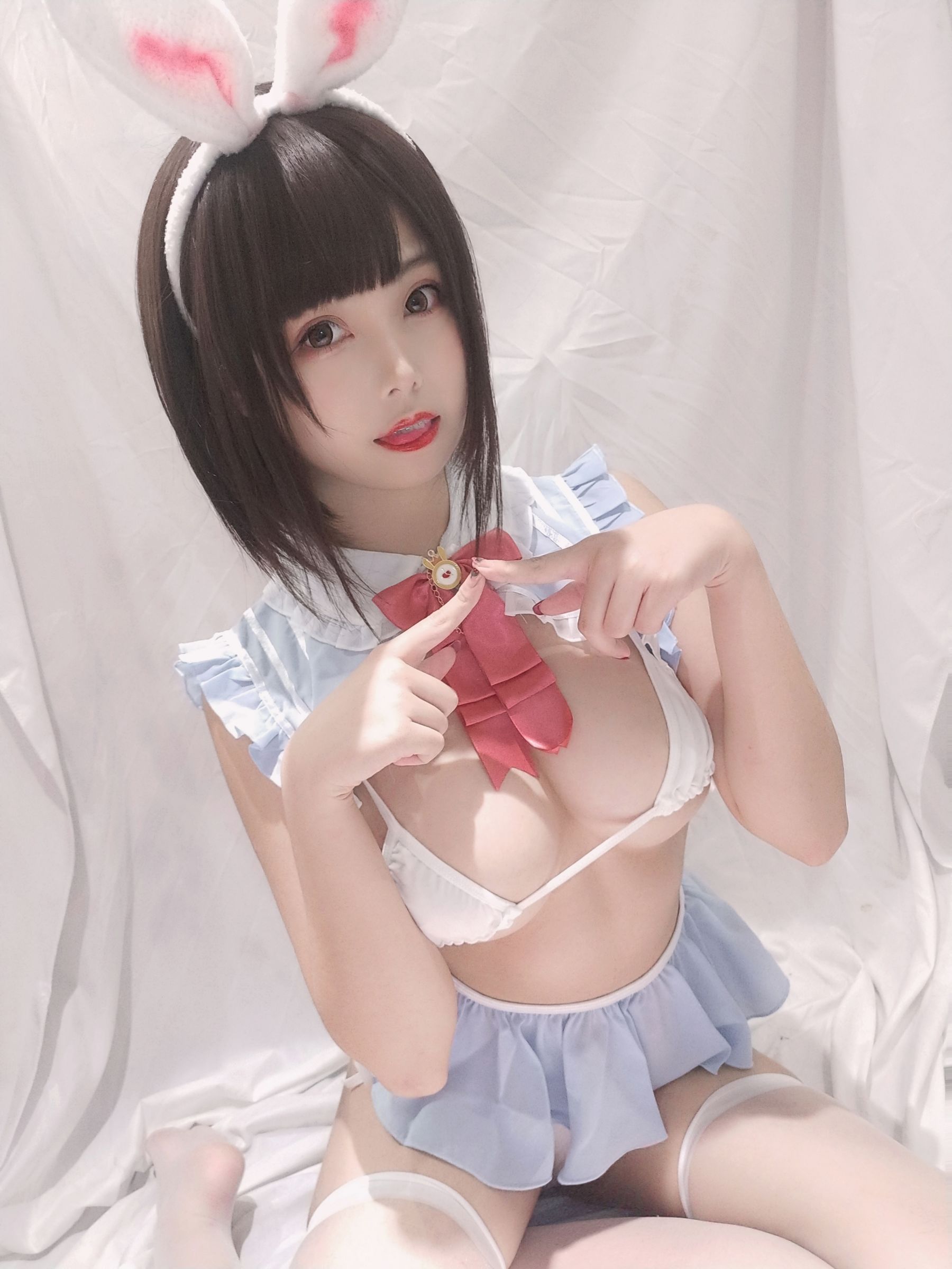 蜜汁猫裘 – 小白兔自拍 Cosplay写真 可爱兔女郎造型插图