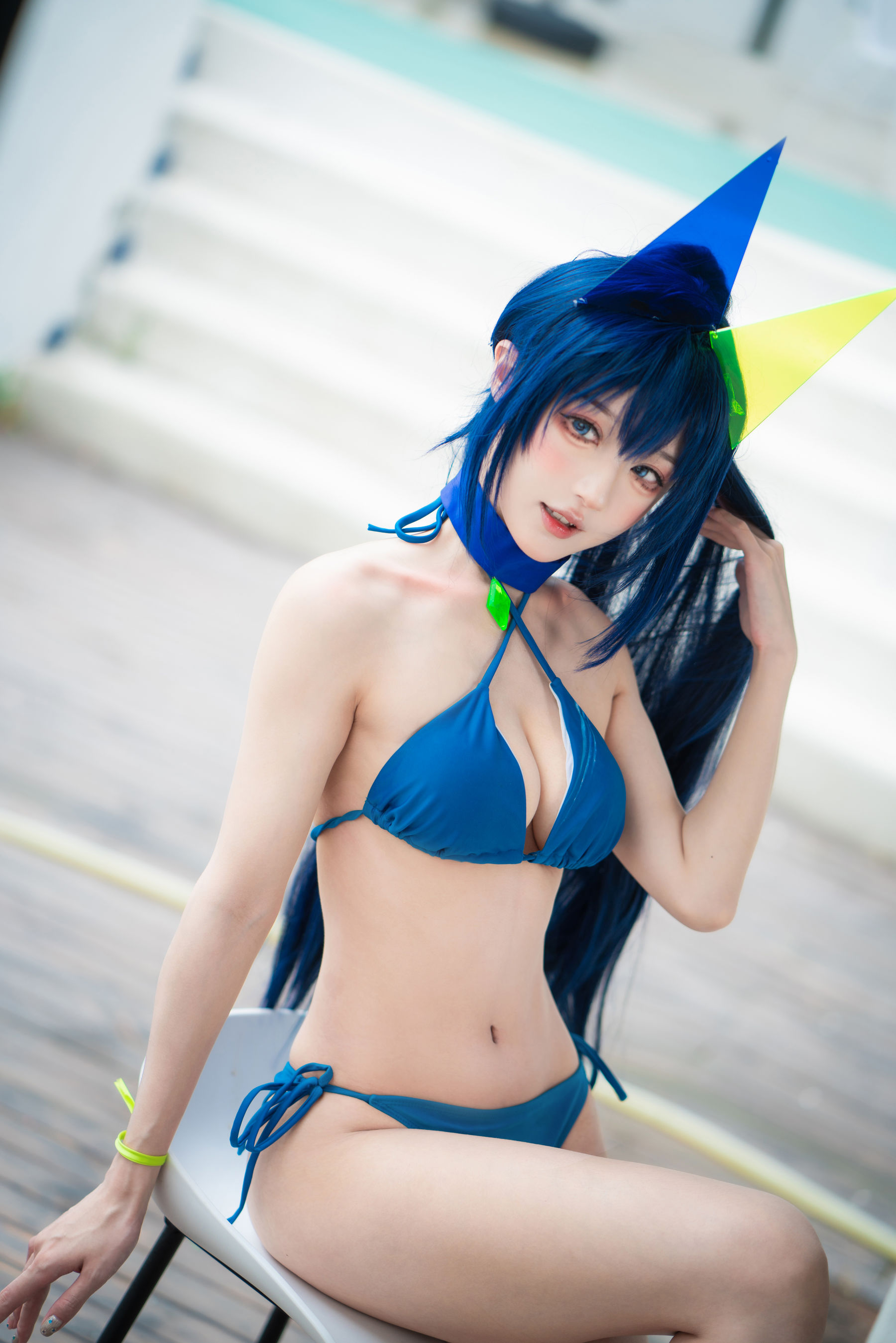 阿包也是兔娘 – 花园泳装 Cosplay 写真 甜美兔耳少女夏日泳池拍摄