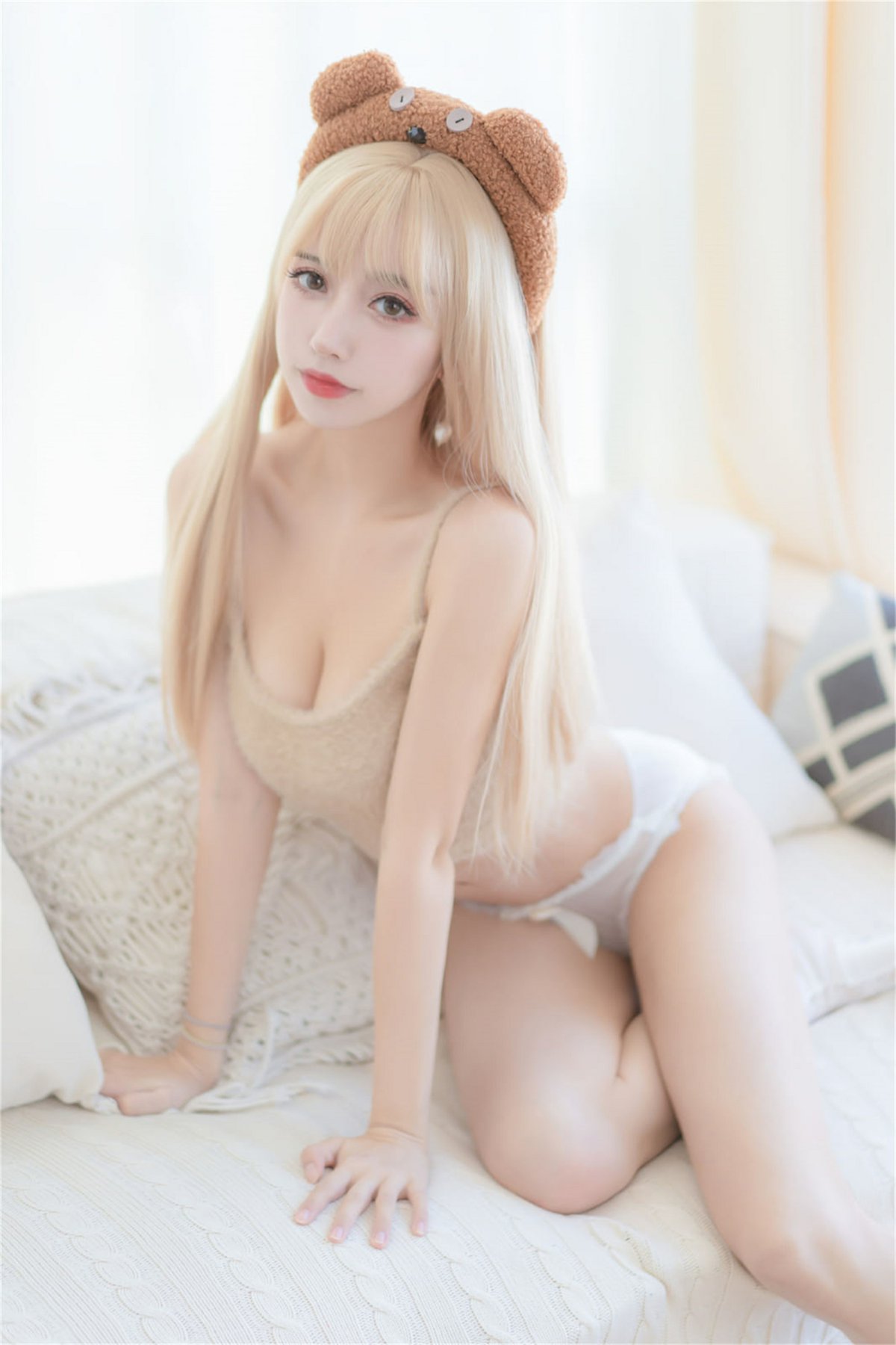 过期米线线喵 – 小熊软糖可爱cosplay写真 甜系少女软萌装扮