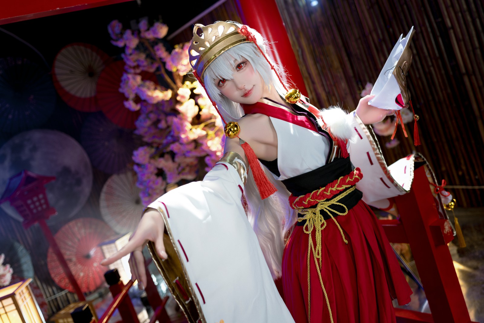 阿包也是兔娘 巫女浴池 Cosplay写真 神社沐浴场景插图