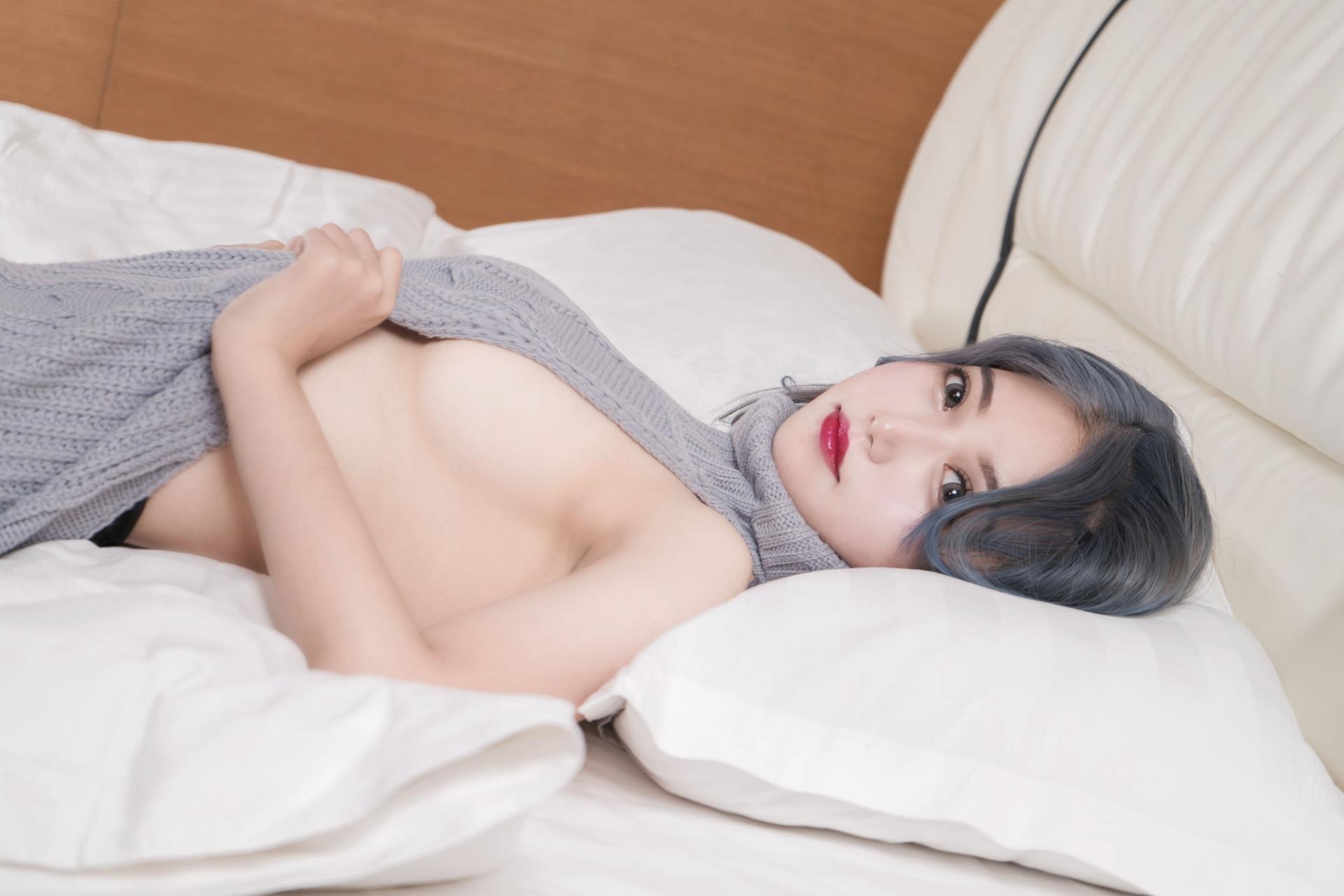 eloise软软 – 毛衣少女冬日暖系Cosplay写真插图 eloise软软 – 毛衣少女冬日暖系Cosplay写真插图