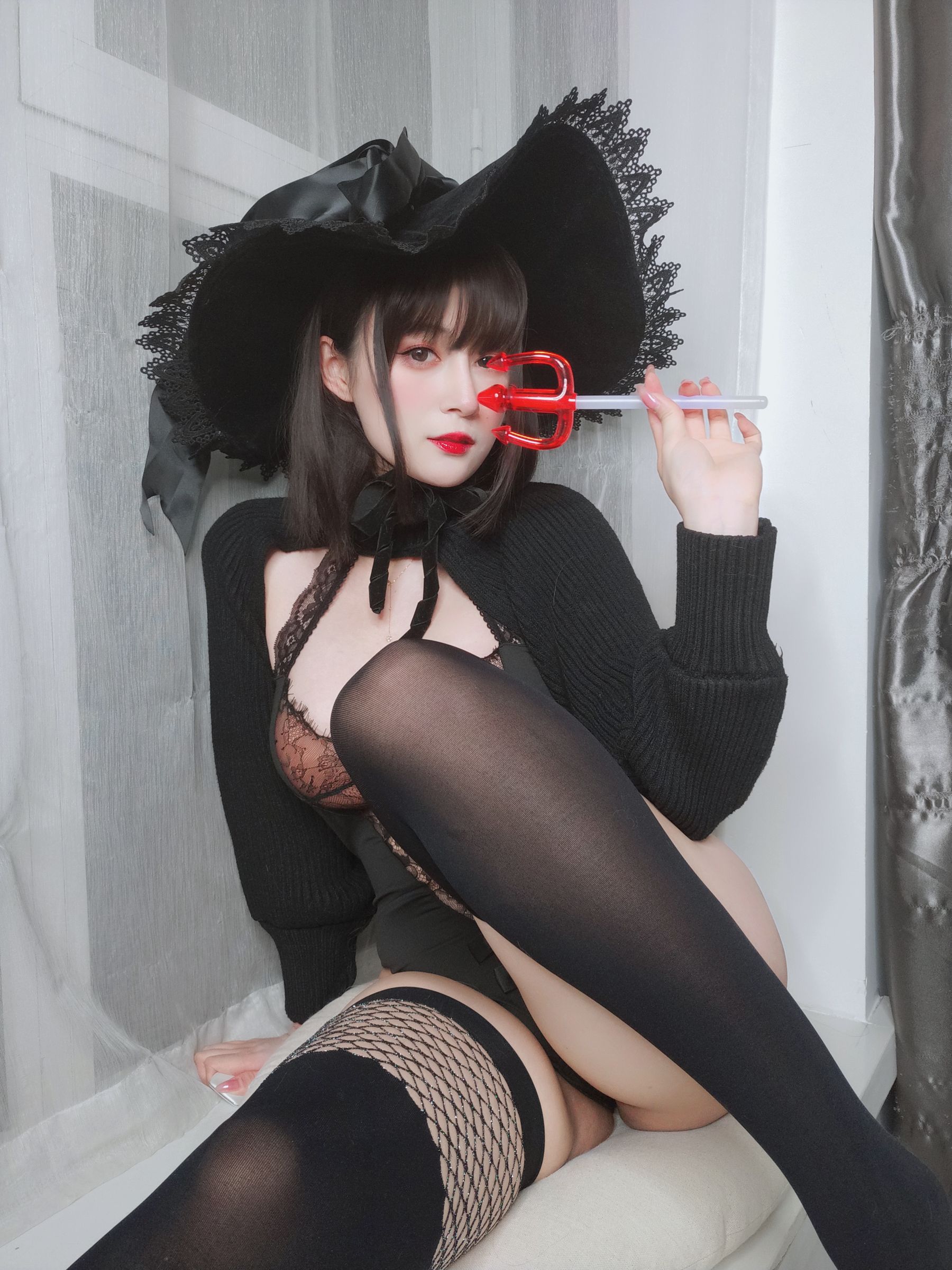 Coser白银 – 柴郡魔女cosplay写真 猫耳女巫魅惑造型插图 Coser白银 – 柴郡魔女cosplay写真 猫耳女巫魅惑造型插图