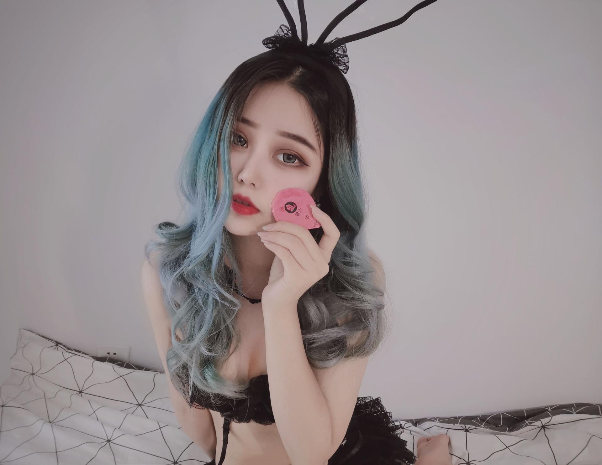 eloise软软 – 小粉盒黑兔子Cosplay写真 暗黑童话风格摄影作品插图 eloise软软 – 小粉盒黑兔子Cosplay写真 暗黑童话风格摄影作品插图