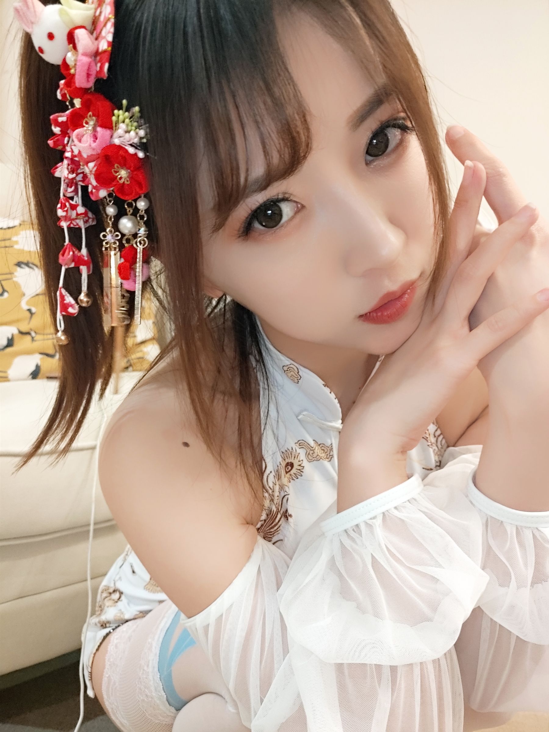 小女巫露娜 – 白色蕾丝长筒袜 Cosplay 写真 魔法少女 哥特风插图