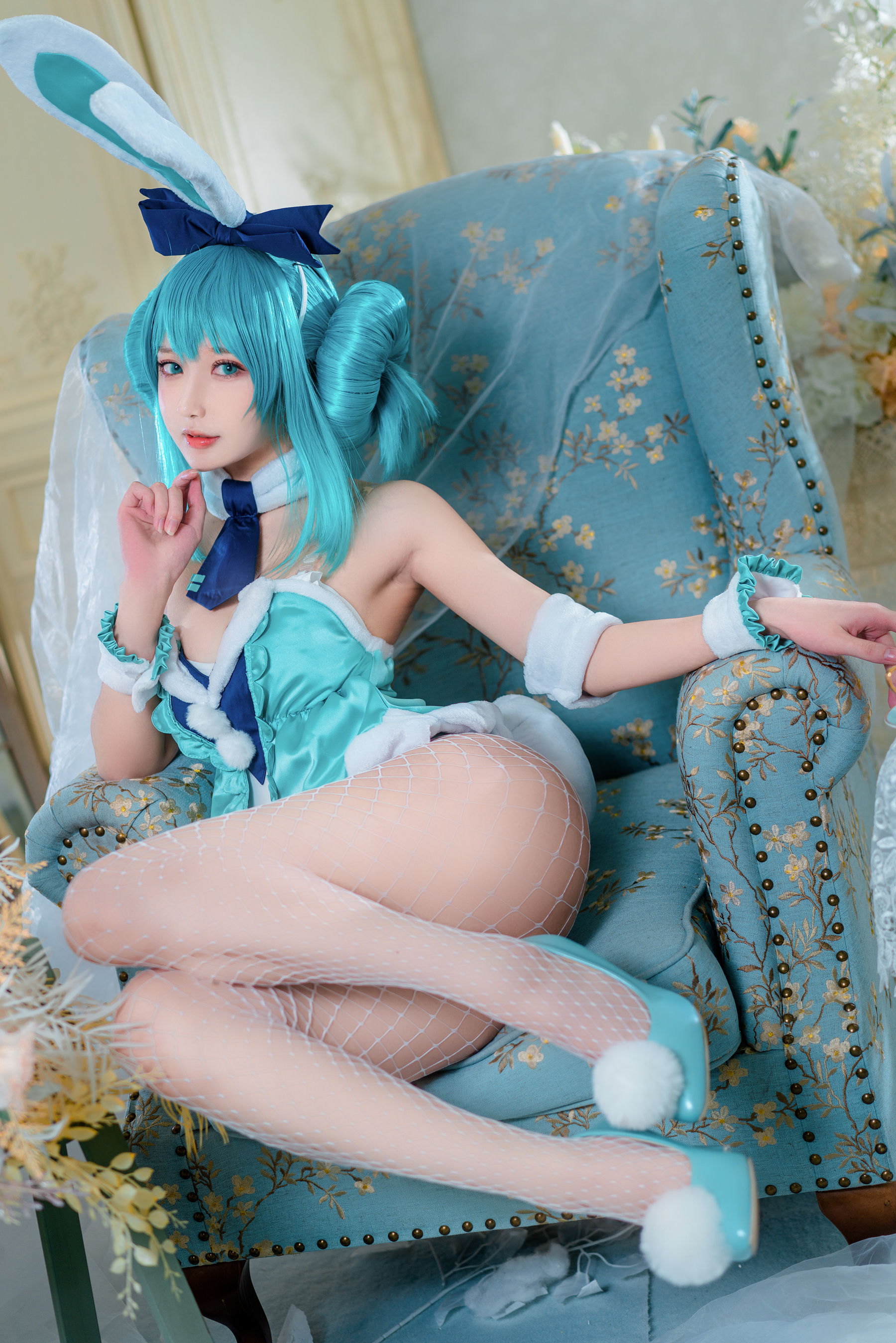 阿包也是兔娘 – 白兔初音未来cosplay 萌系兔耳女仆装插图