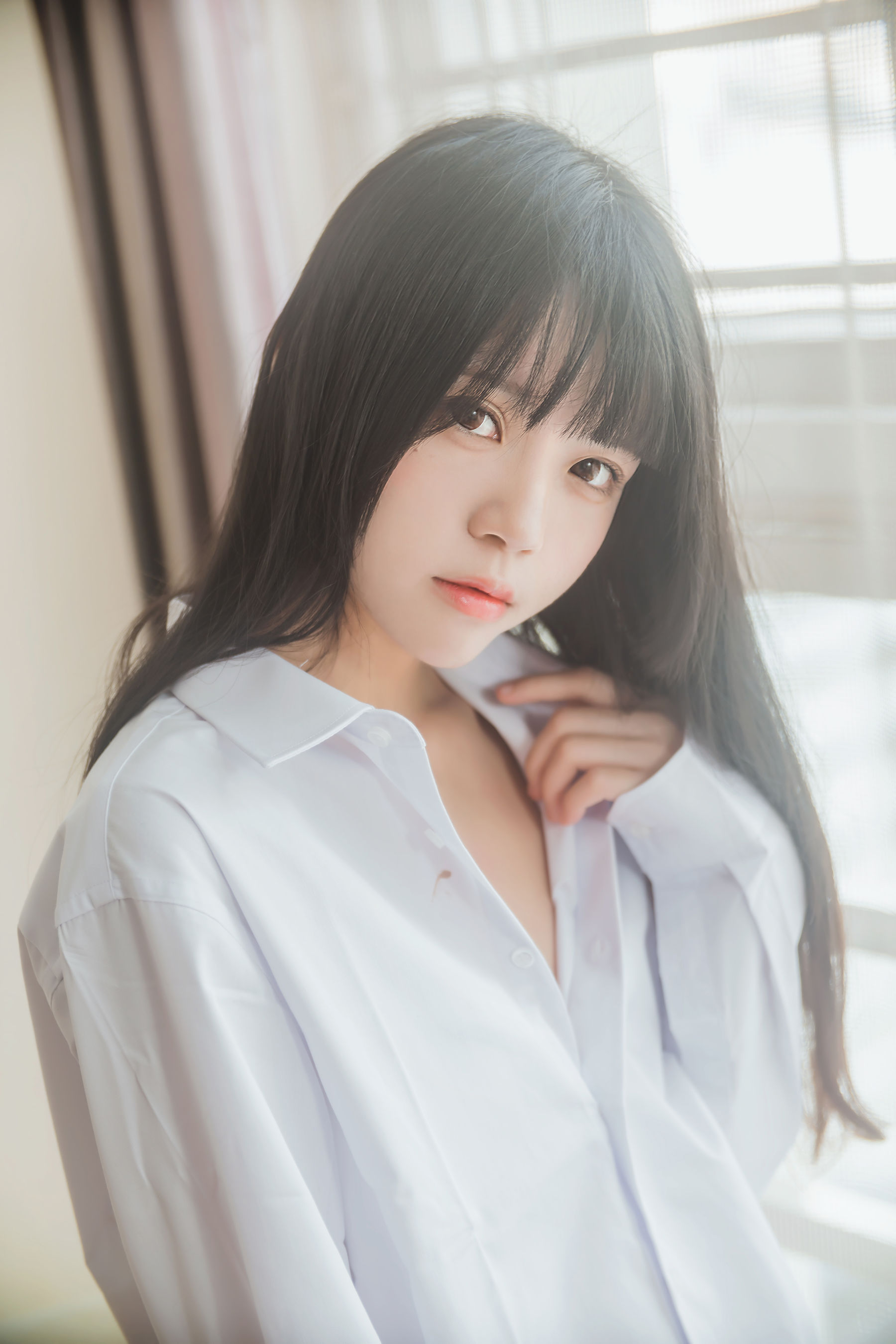 桜桃喵 – 桜桃未熟 白衬衫散发 清新少女写真 Cosplay摄影插图