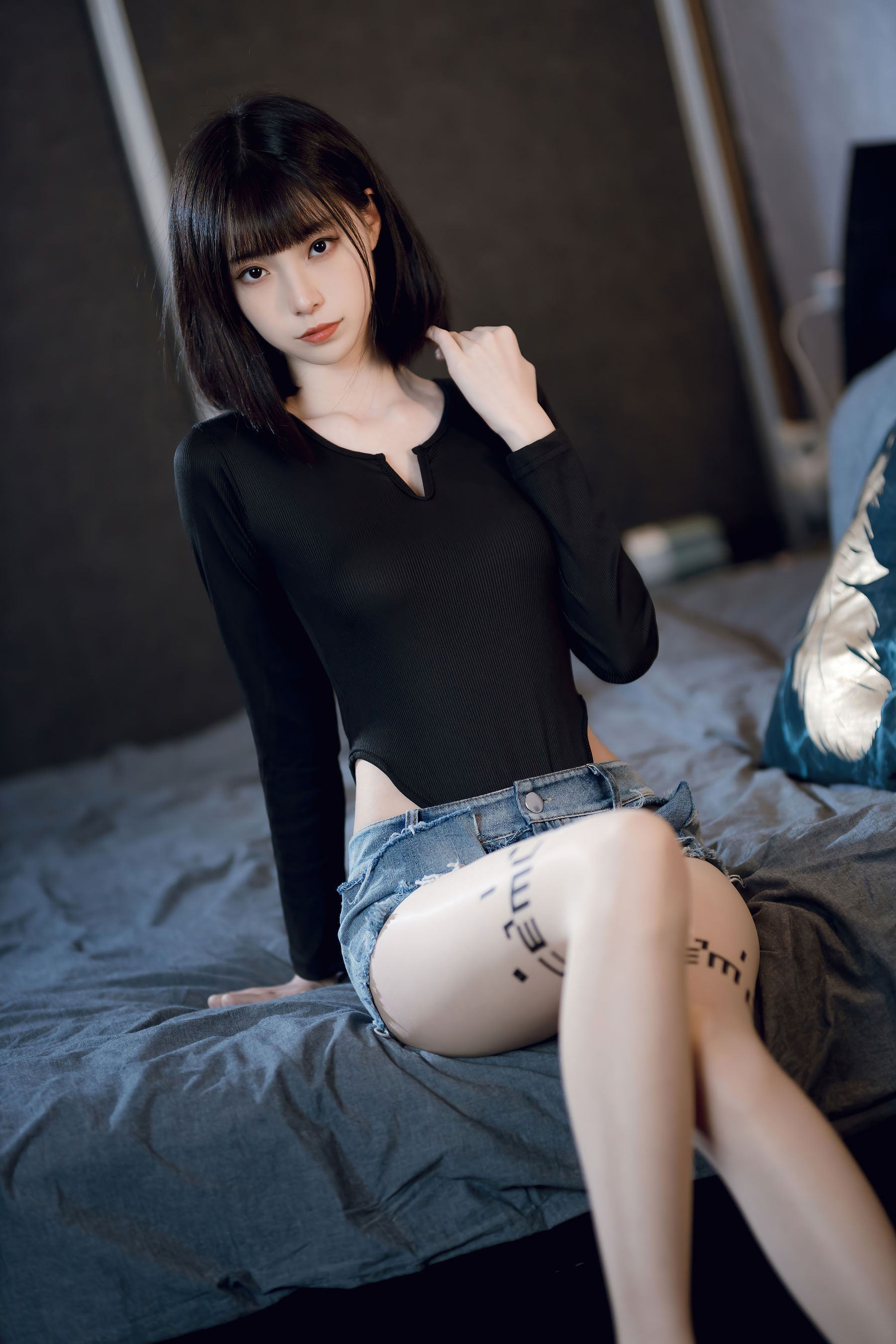 许岚 – 纯欲牛仔短裤性感写真 Cosplay美少女写真插图