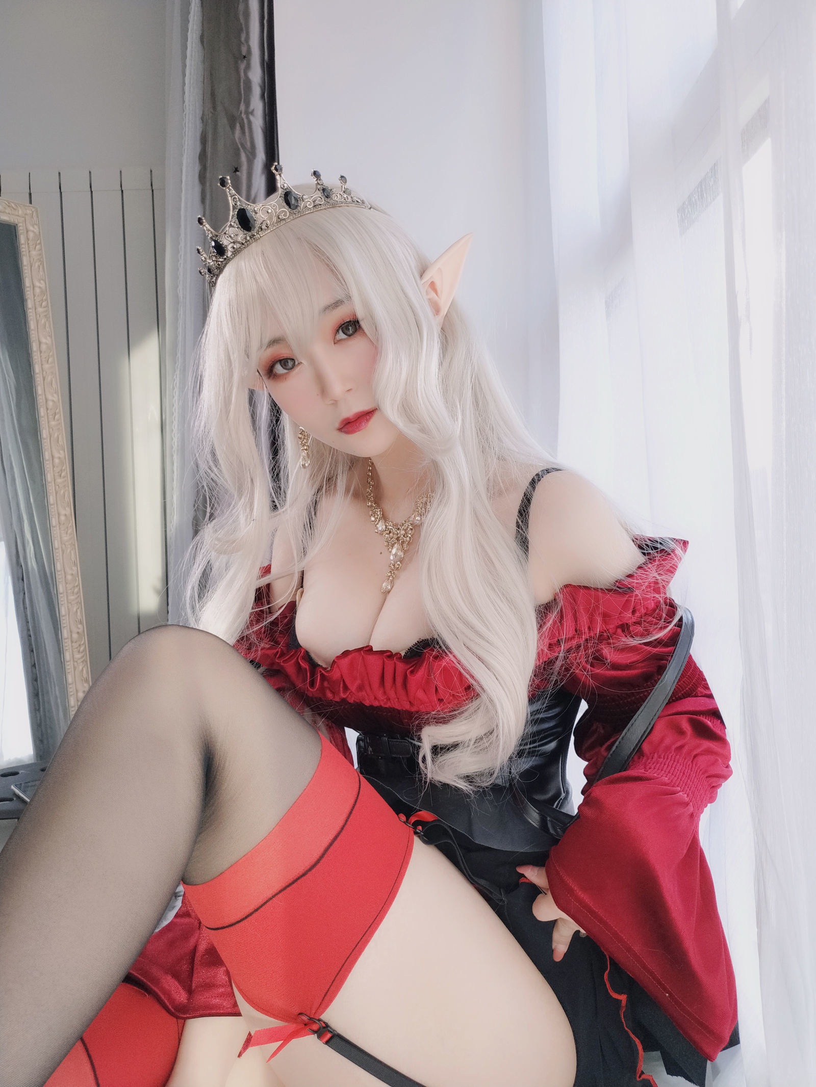 Coser白银 – 皇家吸血鬼cosplay写真 哥特风暗黑系摄影插图 Coser白银 – 皇家吸血鬼cosplay写真 哥特风暗黑系摄影插图