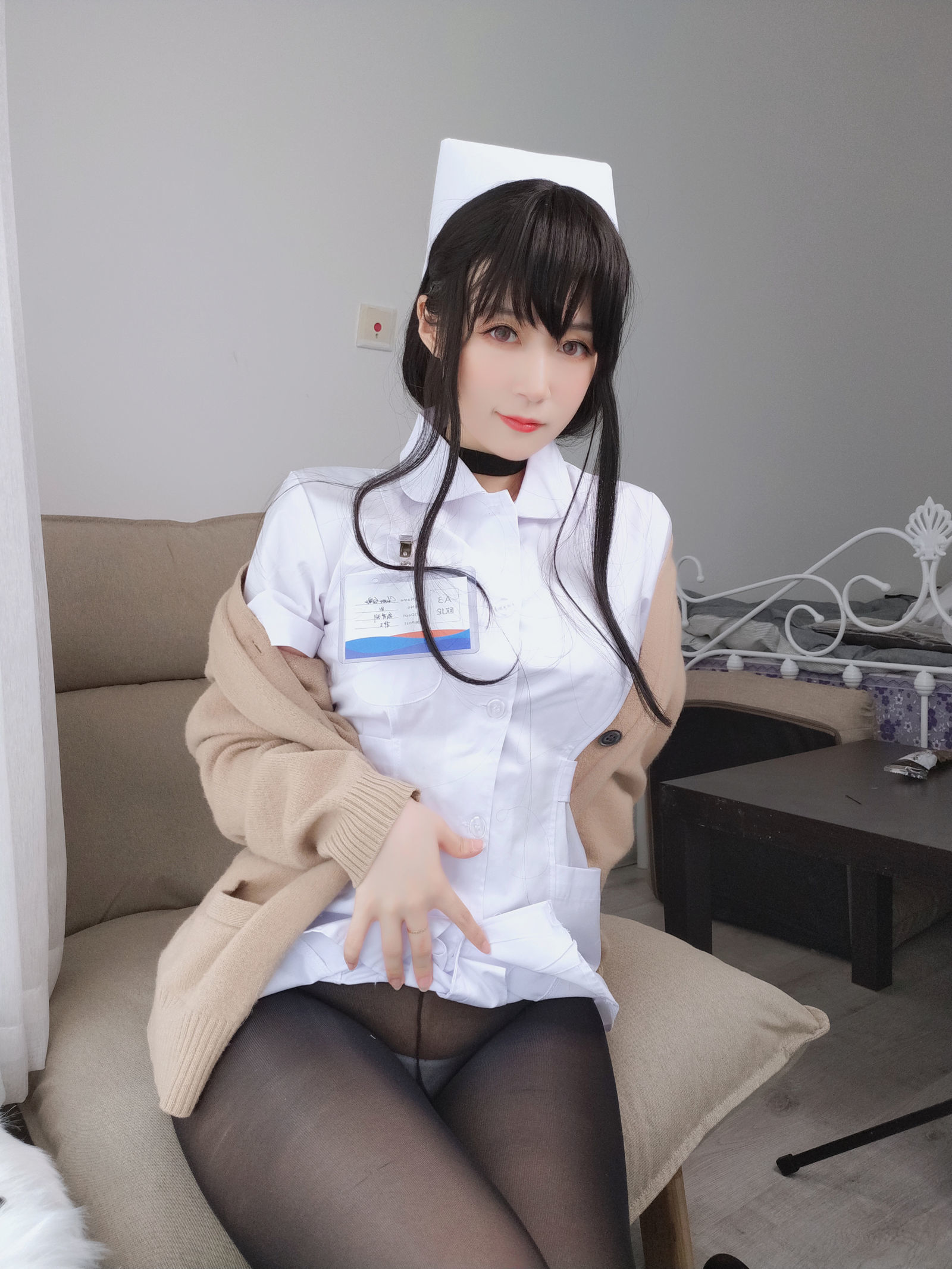 Coser小姐姐白银 – 长发小护士装 Cosplay写真集插图