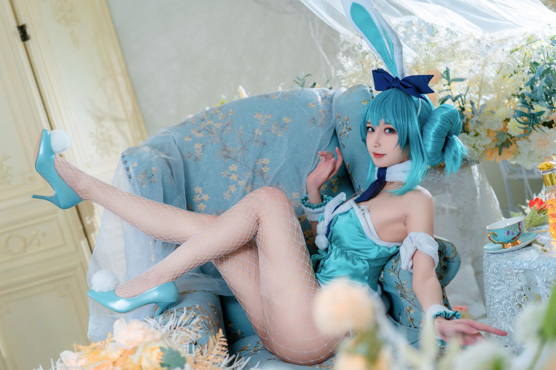 阿包也是兔娘 – 白兔初音未来cosplay 萌系兔耳女仆装插图