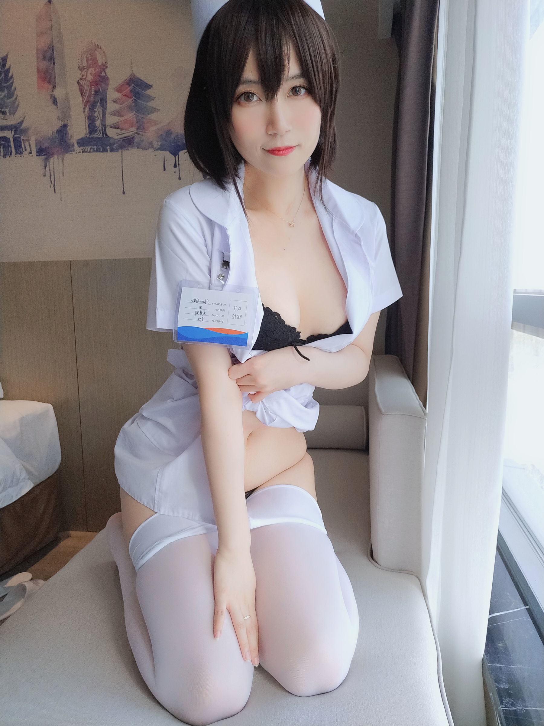 Coser小姐姐白银 – 短发小护士装 甜美治愈系cosplay写真插图