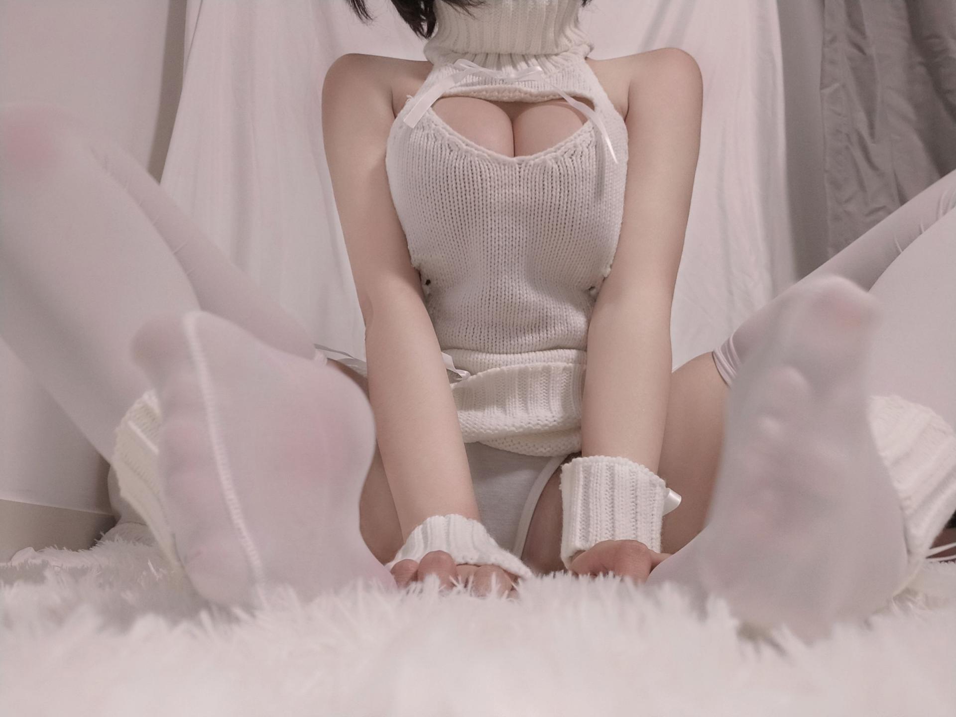 蜜汁猫裘 白丝毛衣Cosplay写真 甜美少女系摄影作品插图 蜜汁猫裘 白丝毛衣Cosplay写真 甜美少女系摄影作品插图