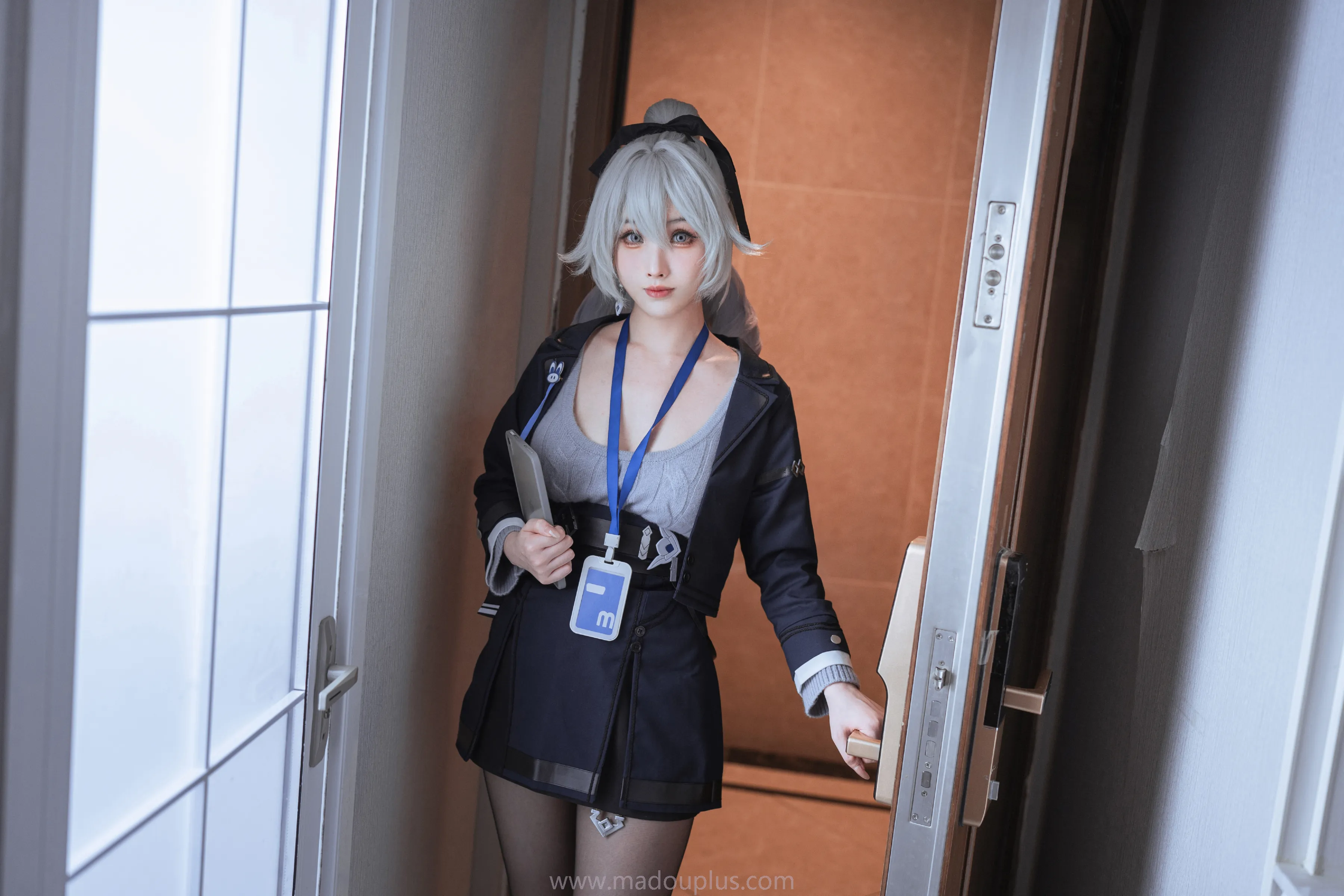 rioko凉凉子 布洛妮娅OL 大鸭鸭 高清Cosplay写真 崩坏3角色扮演插图 rioko凉凉子 布洛妮娅OL 大鸭鸭 高清Cosplay写真 崩坏3角色扮演插图