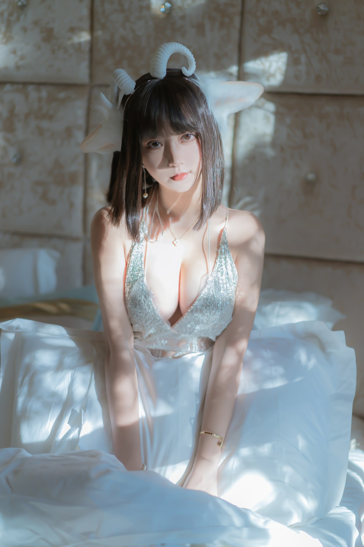过期米线线喵 – 小羊cosplay 软萌可爱写真 兽耳少女动漫角色扮演插图