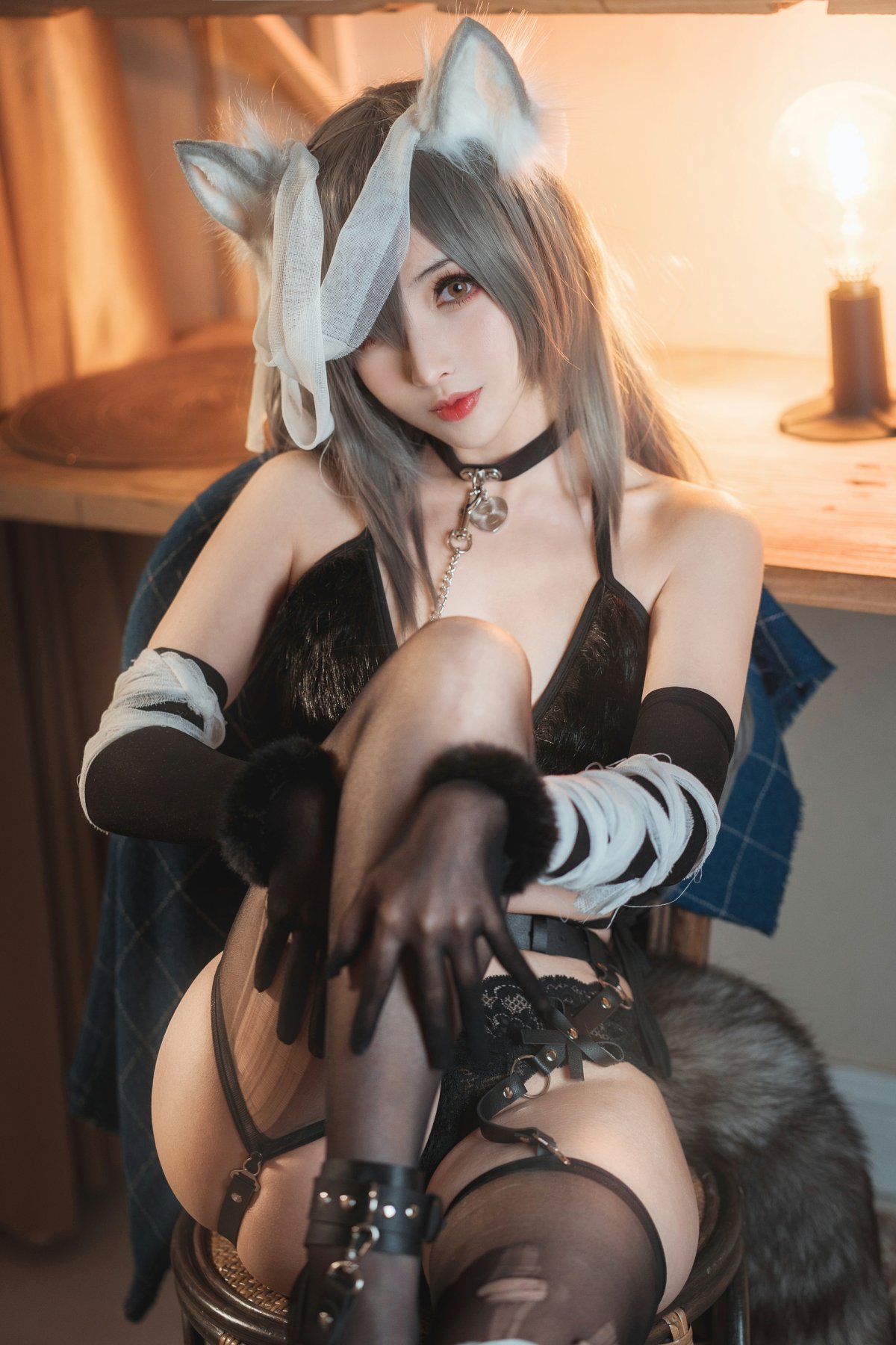 rioko凉凉子 受伤灰狼姐姐Cosplay 战损风格兽娘写真插图