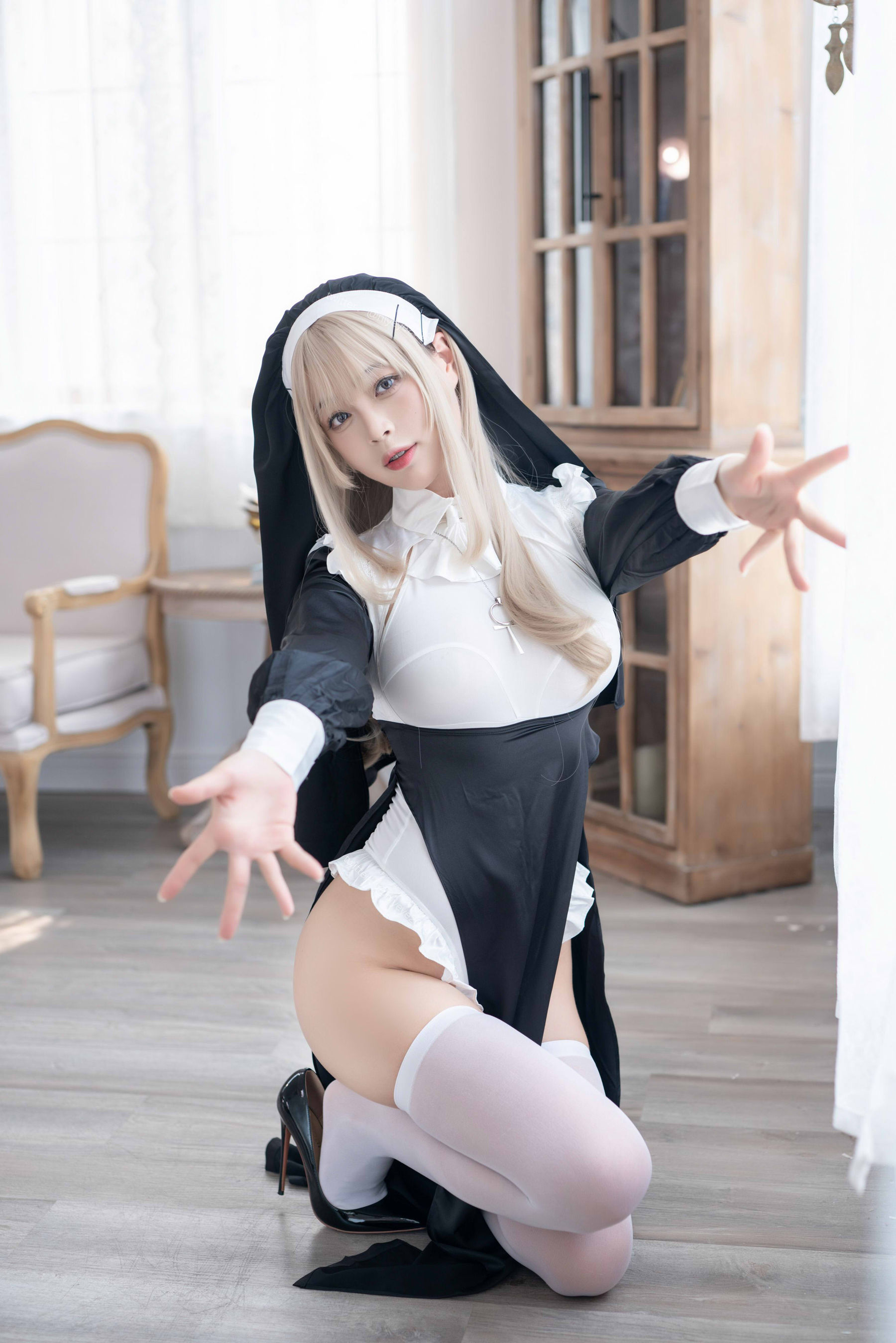 白烨 – 禁欲修女cosplay 萌系少女写真 高清图集插图
