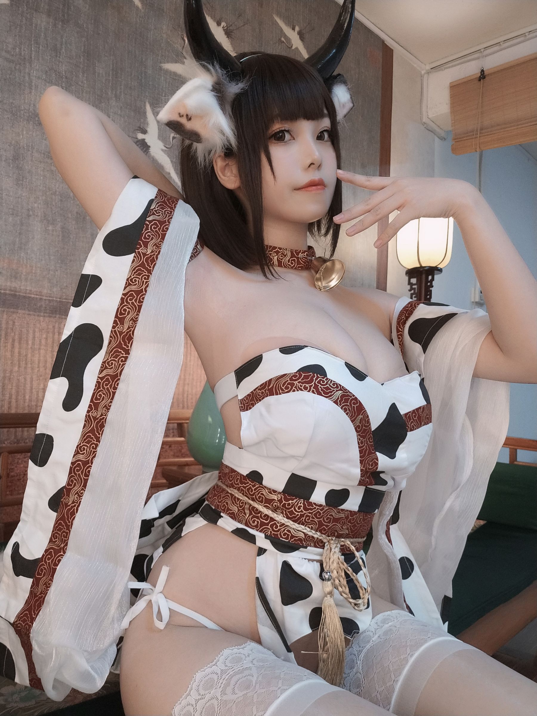 蜜汁猫裘 – 奶牛CosPlay写真 甜美奶牛娘萌系制服诱惑插图