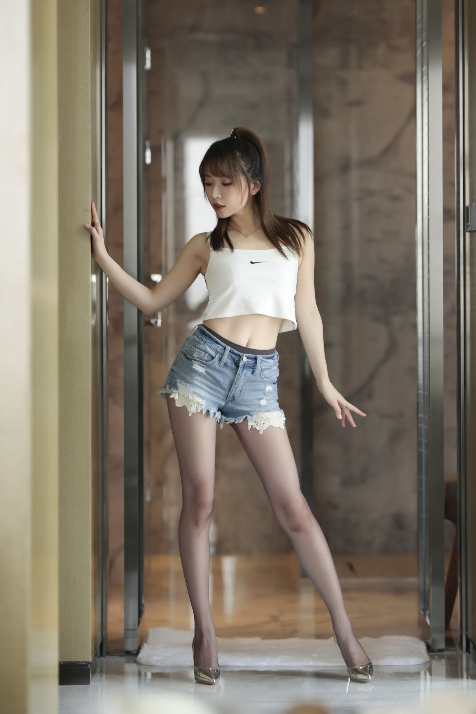 小女巫露娜 – 牛仔小裤裤 Cosplay 性感写真 高清图集插图