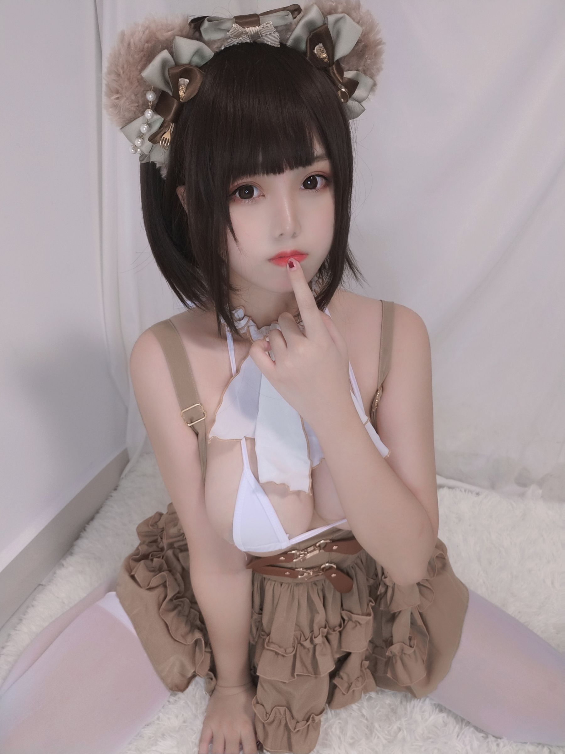 蜜汁猫裘 – 小熊 Cosplay 萌系写真 可爱熊耳少女