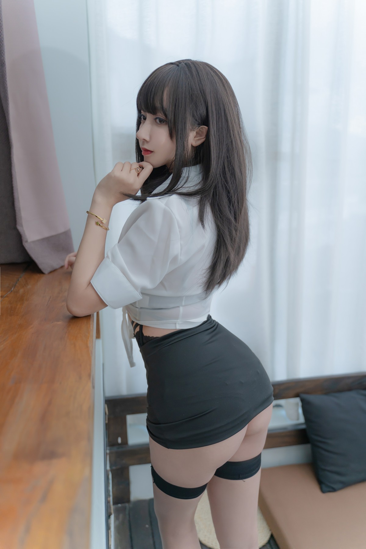 过期米线线喵 职场新人OL制服写真 CosPlay办公室主题摄影