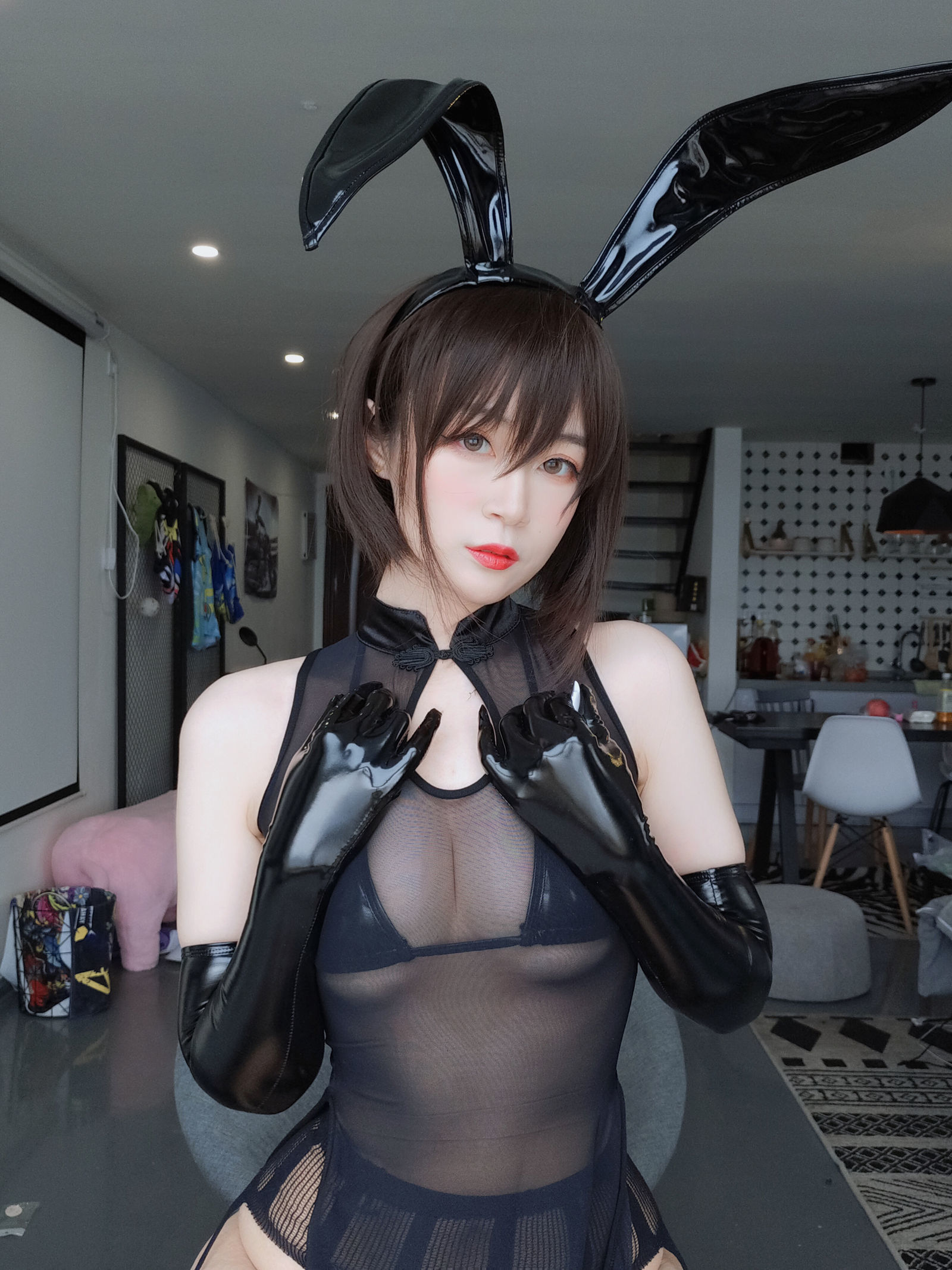 Coser小姐姐白银 – 透明旗袍性感写真 二次元美女cosplay插图