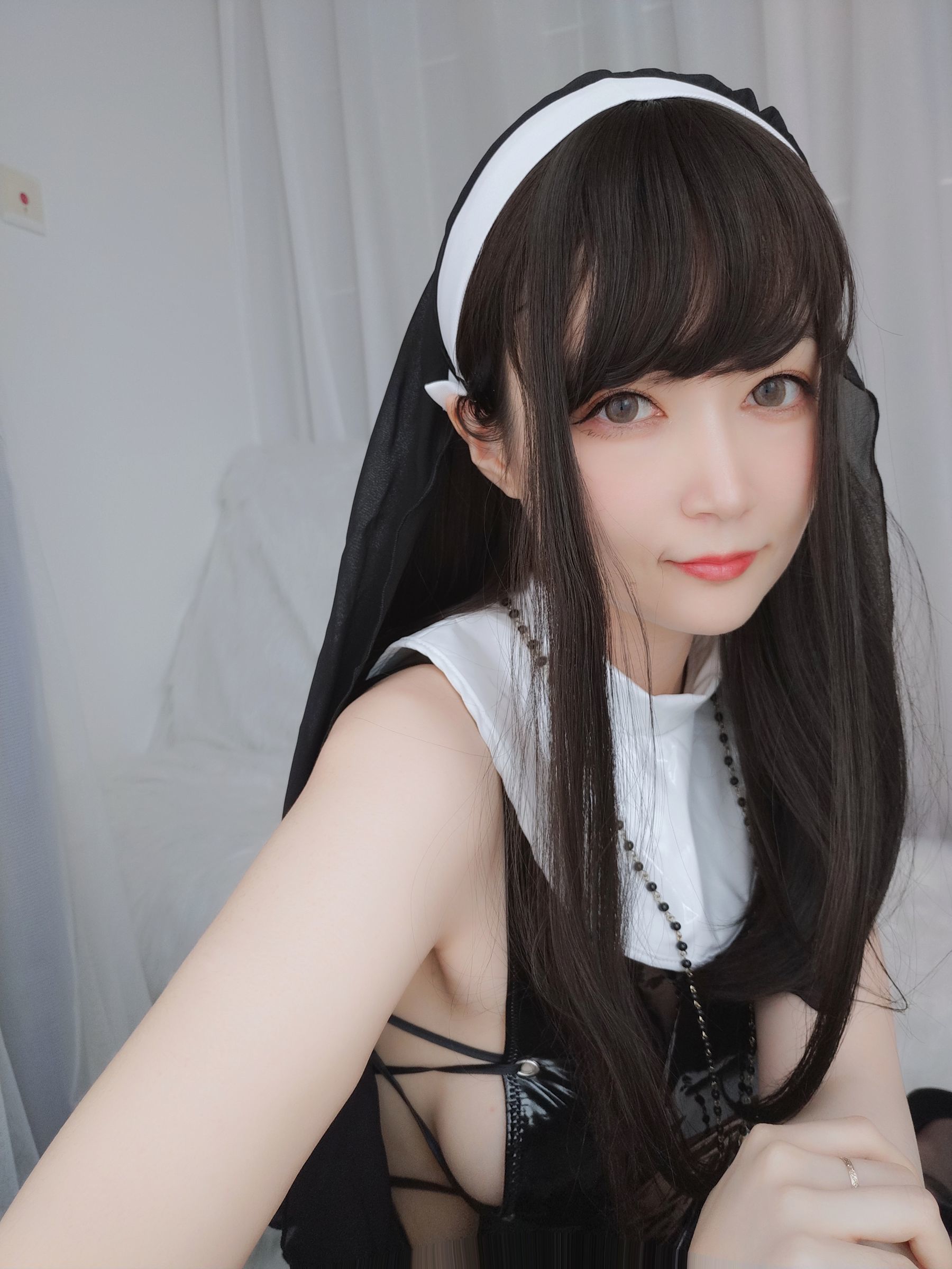 Coser小姐姐白银 – 皮衣修女性感写真 暗黑系cosplay作品集插图 Coser小姐姐白银 – 皮衣修女性感写真 暗黑系cosplay作品集插图