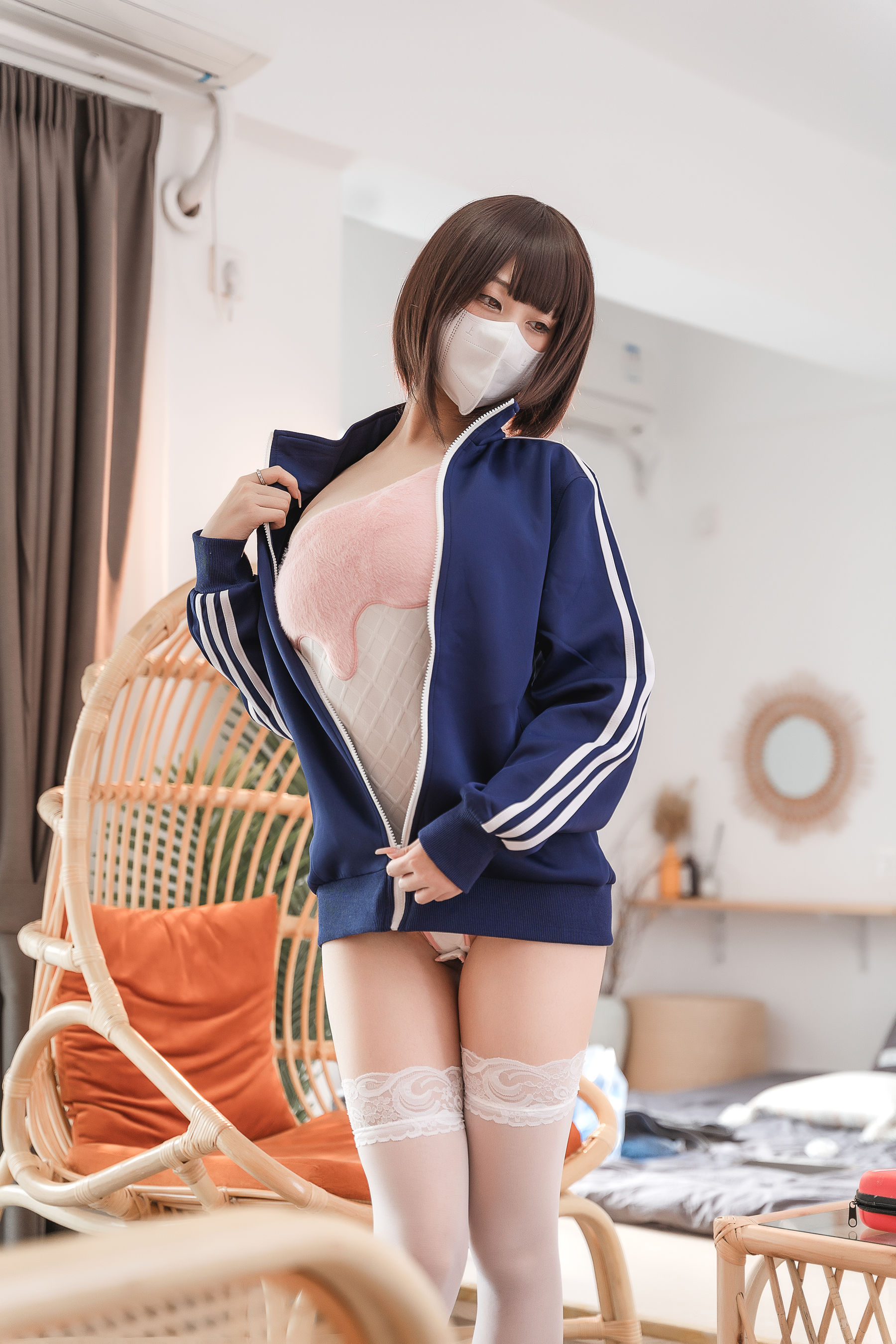 蜜汁猫裘 – 草莓圣代cosplay写真 甜美少女系摄影作品集插图