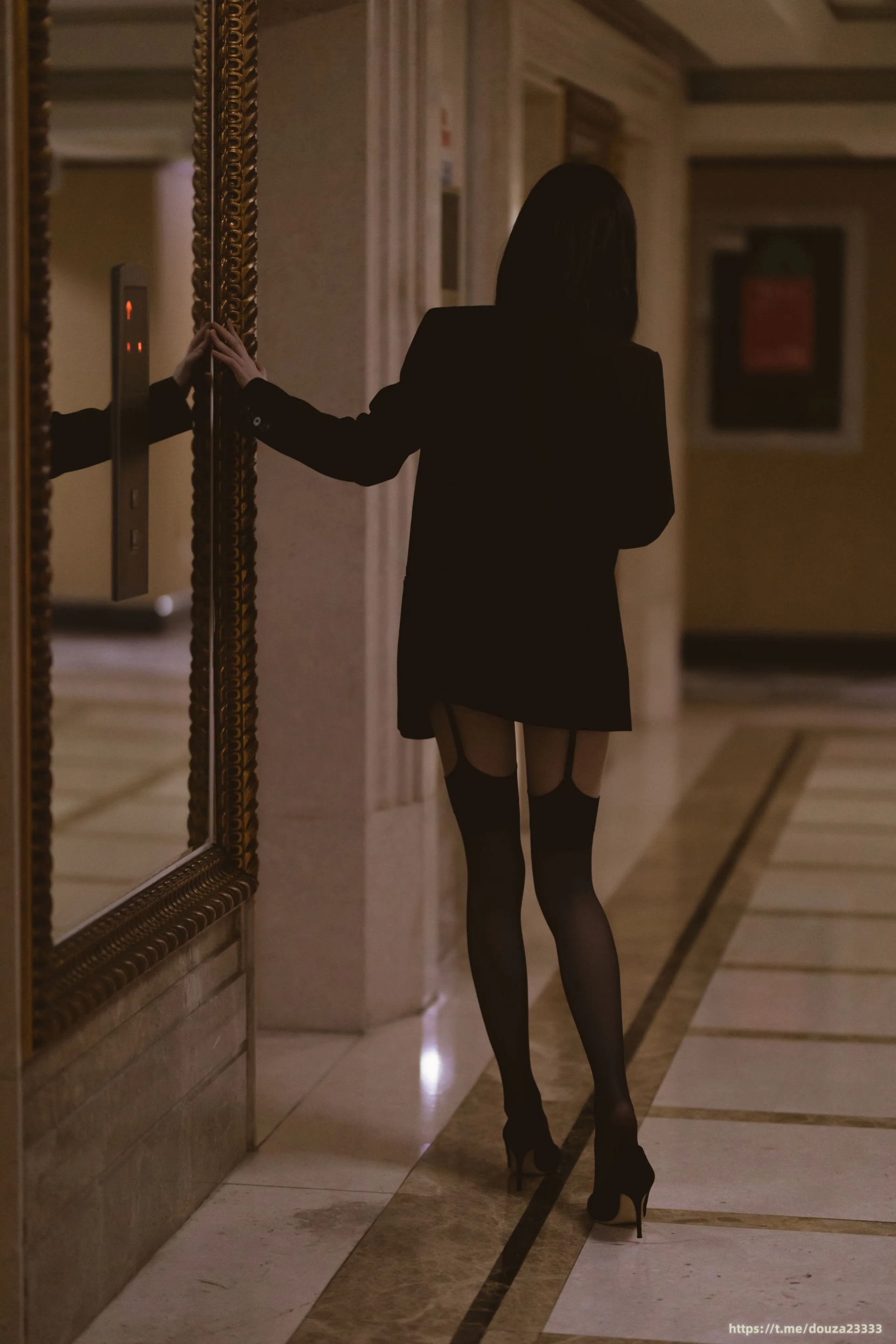 许岚 – 醉酒OL办公室诱惑 Cosplay写真插图 许岚 – 醉酒OL办公室诱惑 Cosplay写真插图