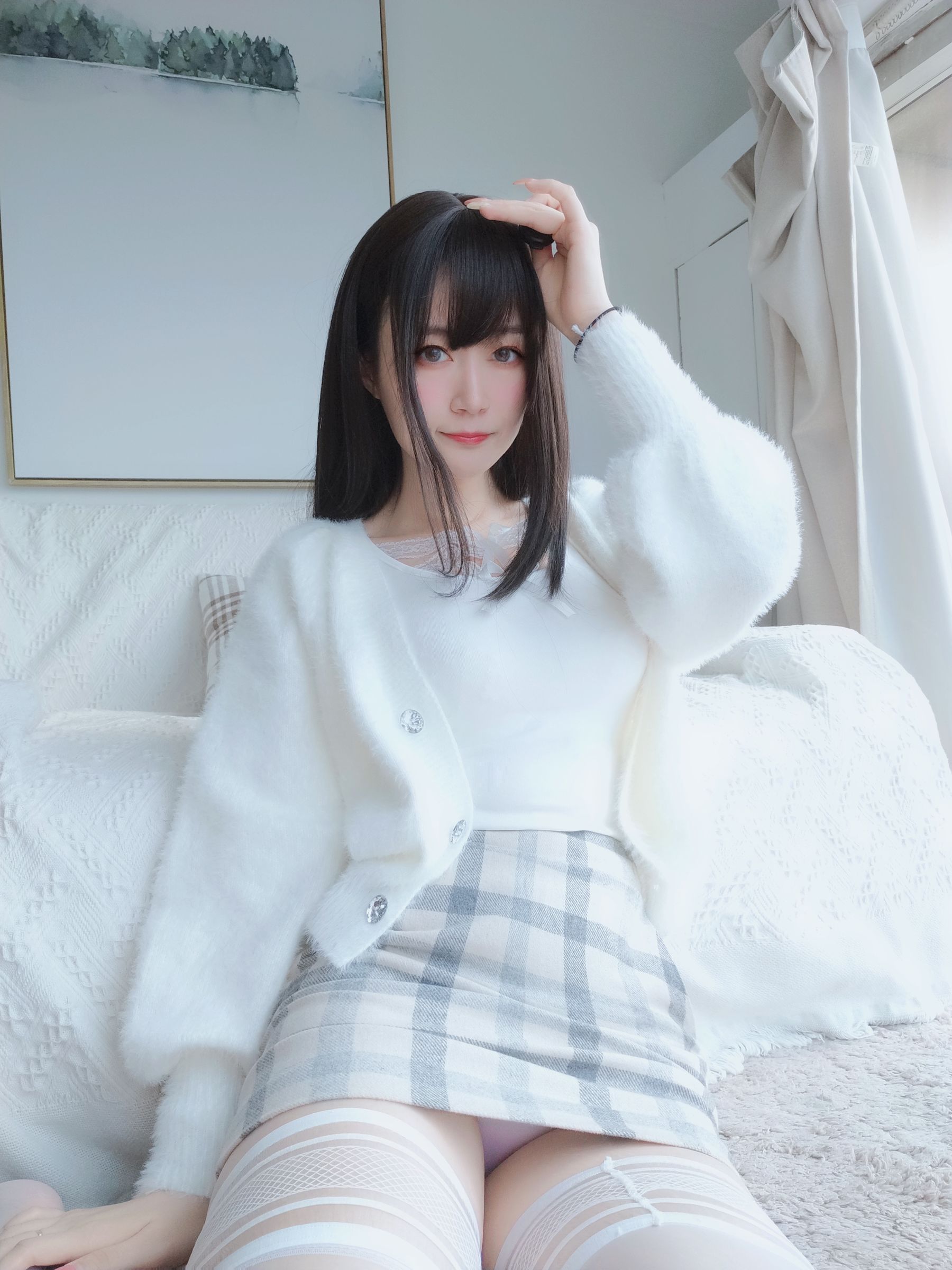 Coser小姐姐白银 – 白蕾丝cosplay写真 白银角色白蕾丝装扮摄影作品