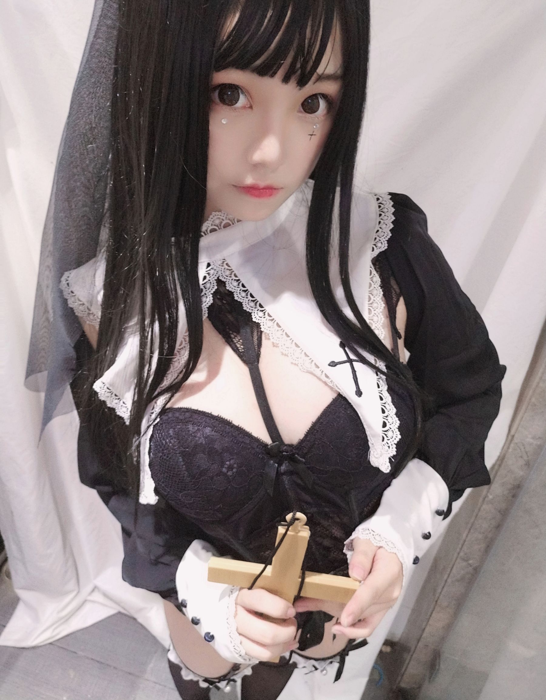 蜜汁猫裘 – 修女 cosplay 高清写真 圣洁修女装扮 二次元角色扮演插图