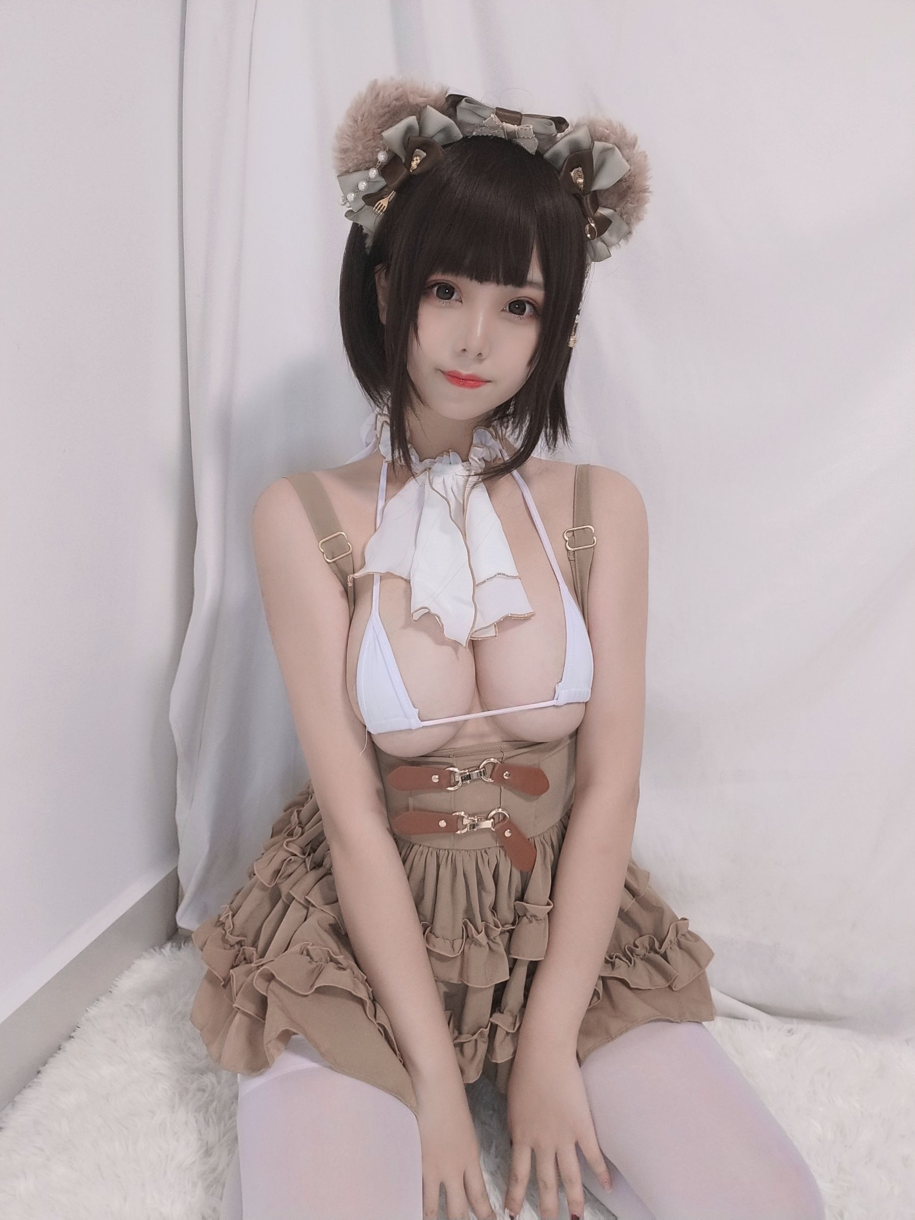 蜜汁猫裘 – 小熊 Cosplay 萌系写真 可爱熊耳少女插图 蜜汁猫裘 – 小熊 Cosplay 萌系写真 可爱熊耳少女插图