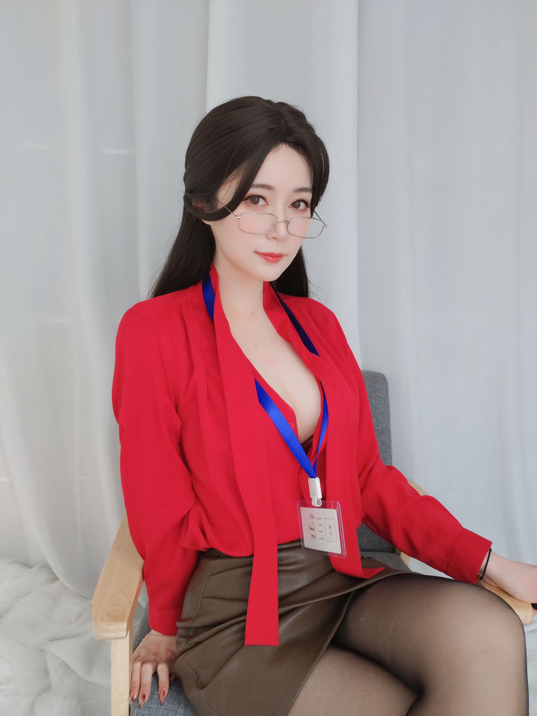 Coser小姐姐白银 – 新上任上司职场OL制服写真插图