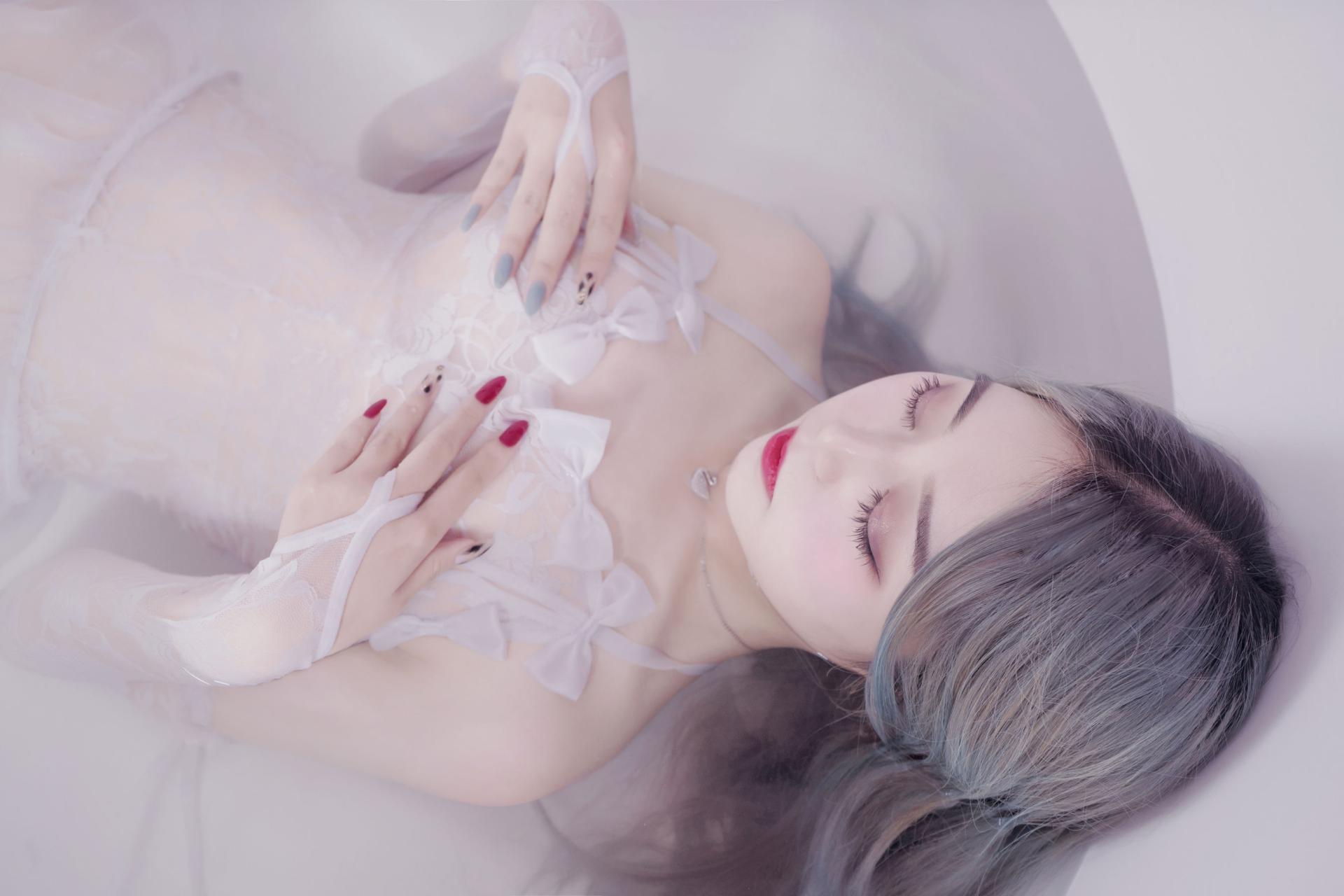 eloise软软 入水蕾丝 Cosplay写真 蕾丝湿身水下摄影插图 eloise软软 入水蕾丝 Cosplay写真 蕾丝湿身水下摄影插图