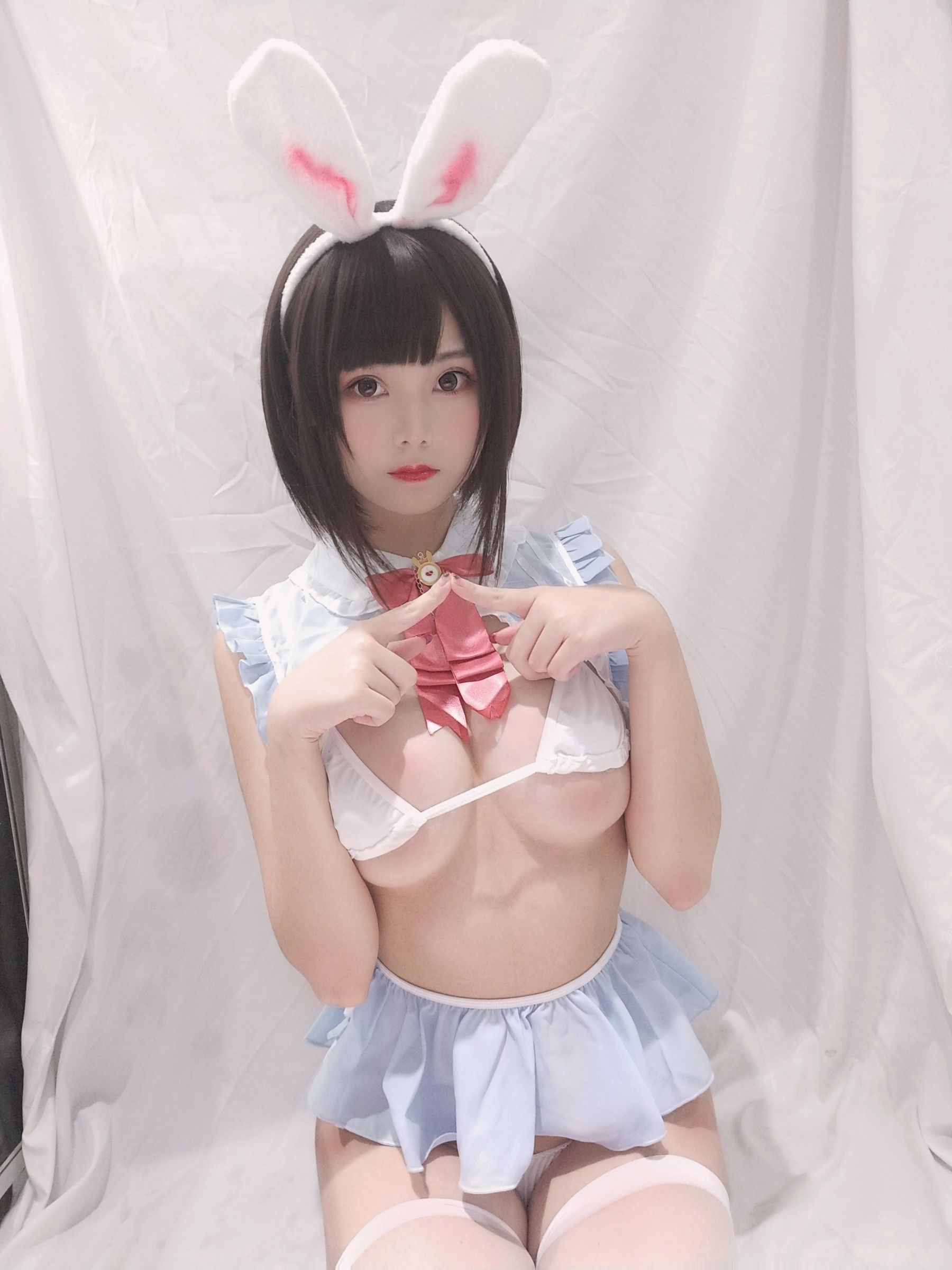蜜汁猫裘 – 小白兔自拍 Cosplay写真 可爱兔女郎造型插图